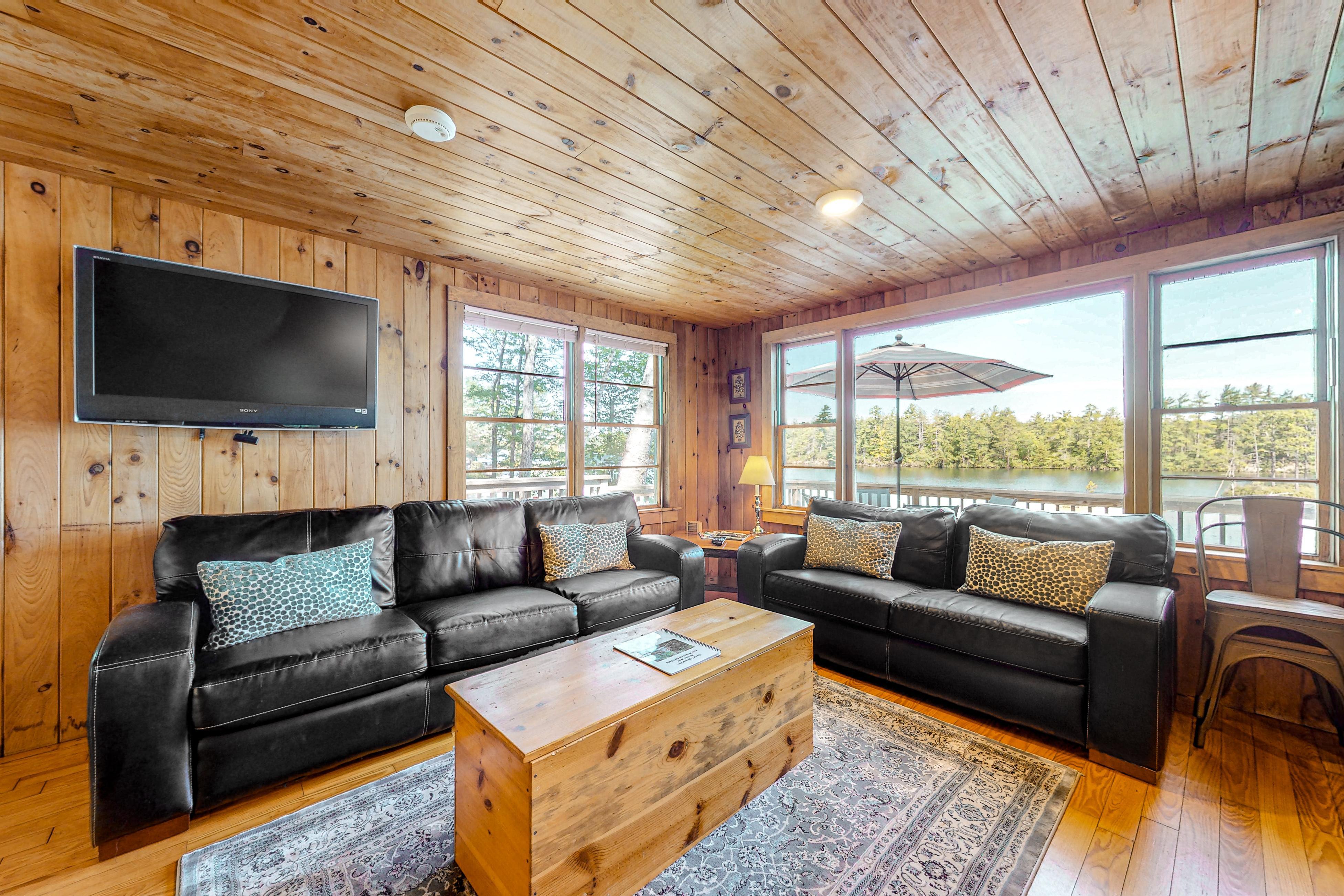 Maggie's Lakeside Cottage 4