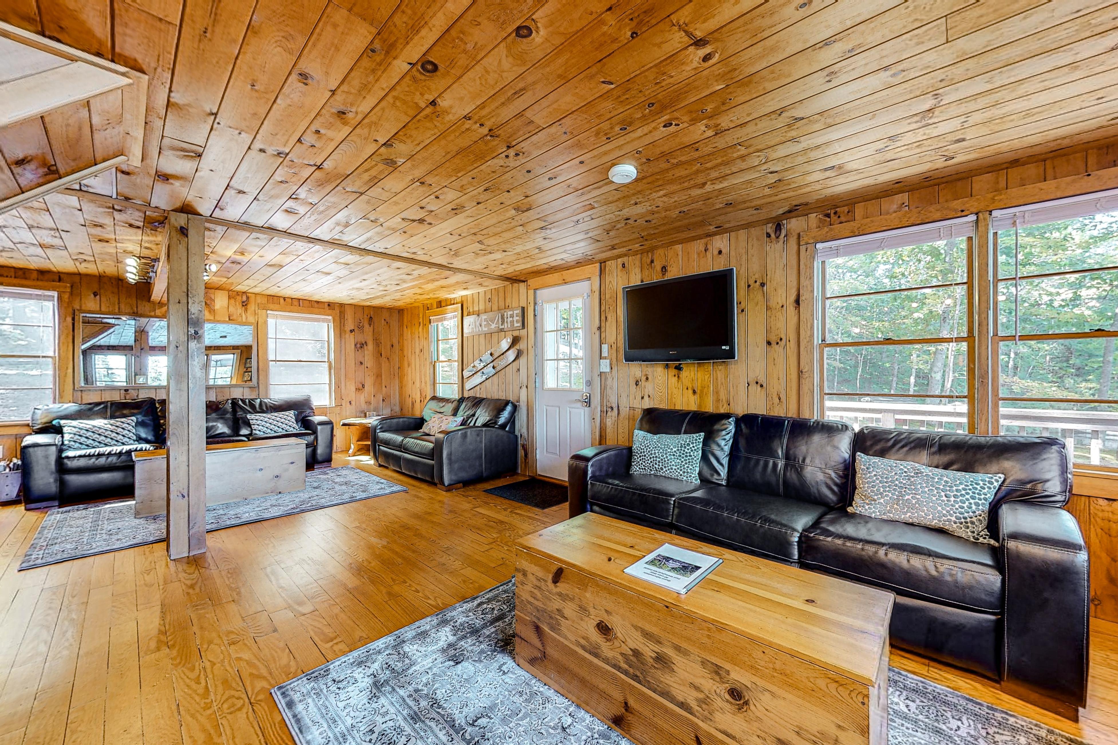 Maggie's Lakeside Cottage 3