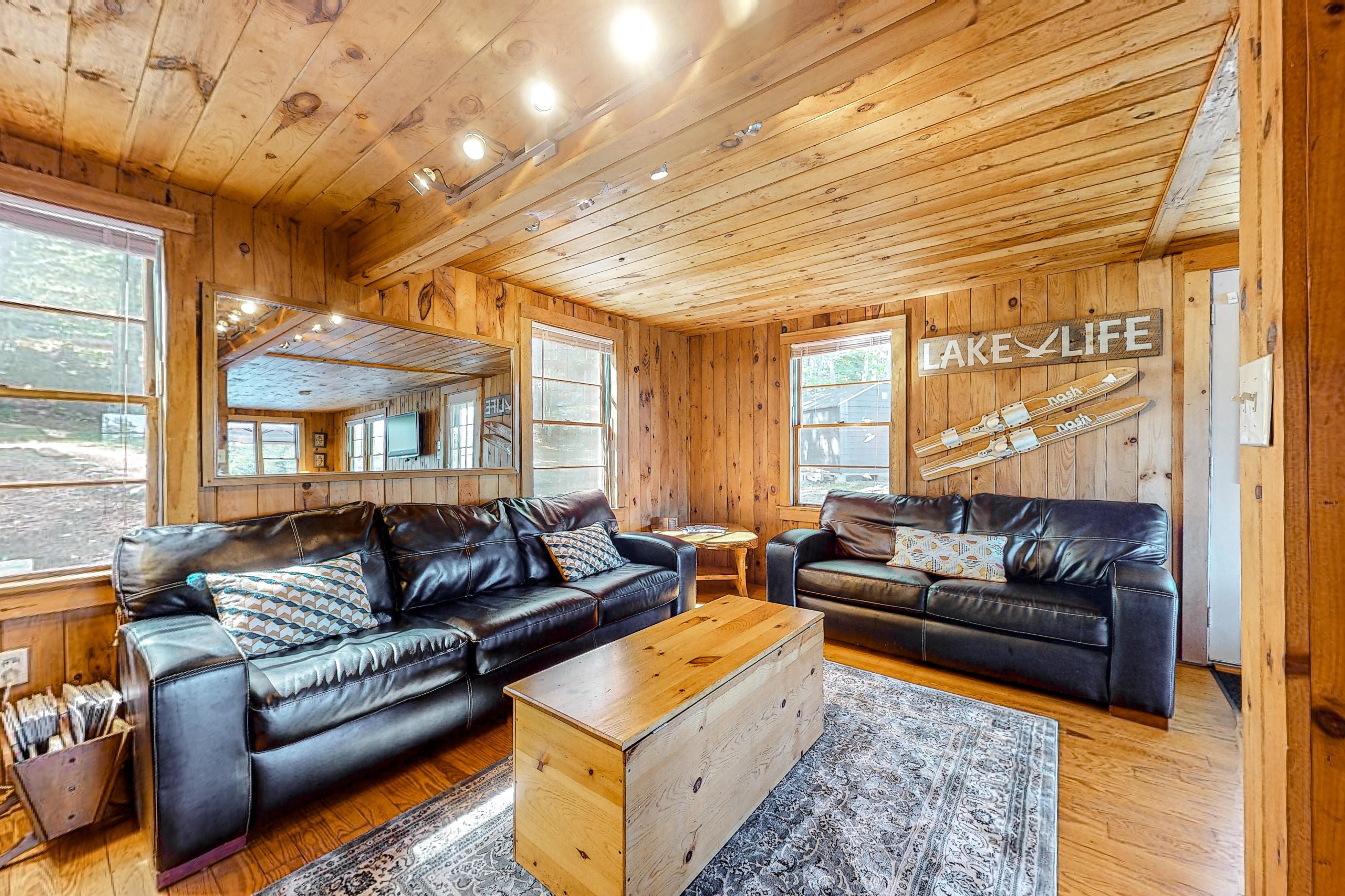 Maggie's Lakeside Cottage 6