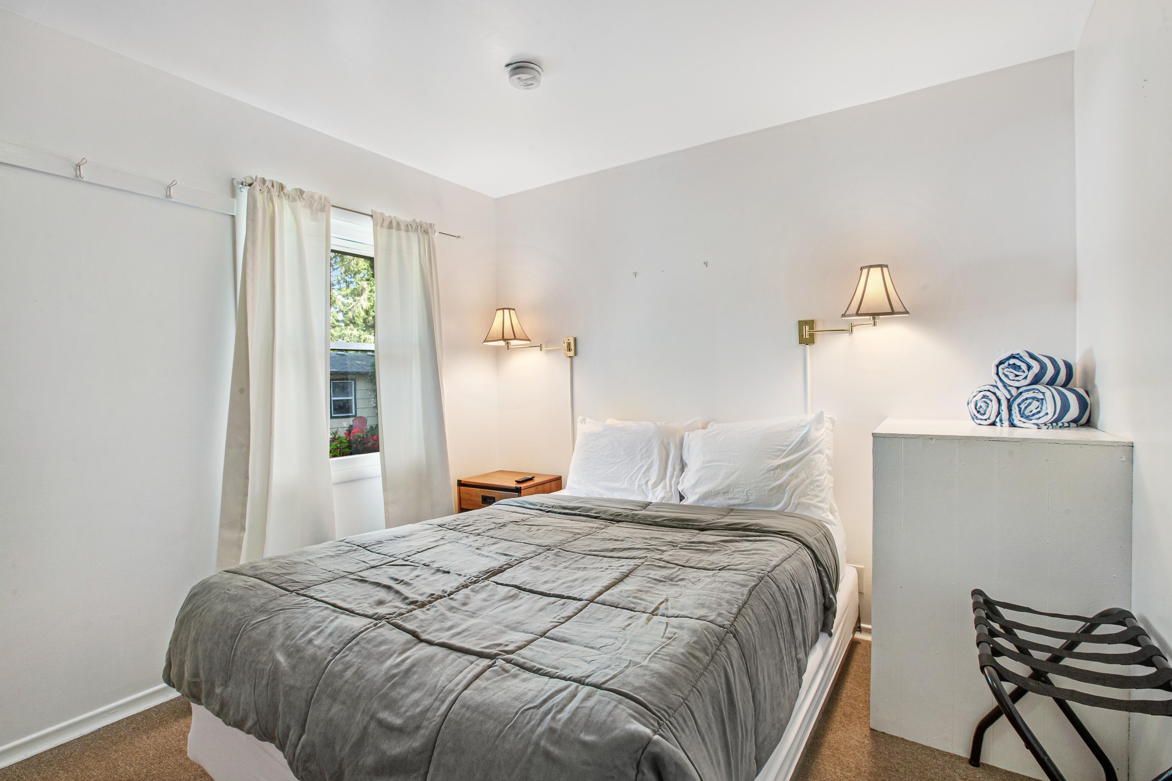 Cute As A Clam Cottage Room 3 6