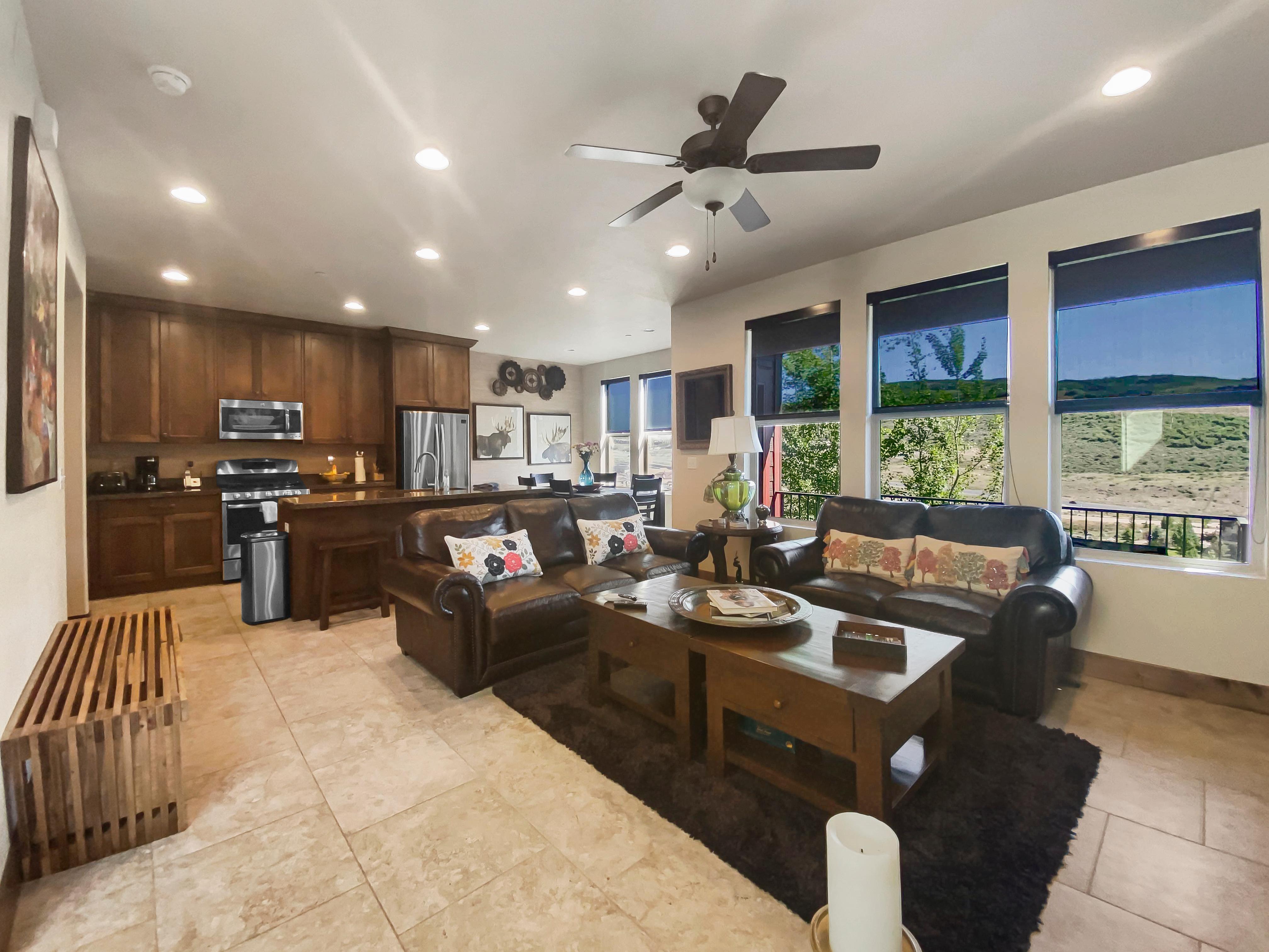 958 W Abigail Dr