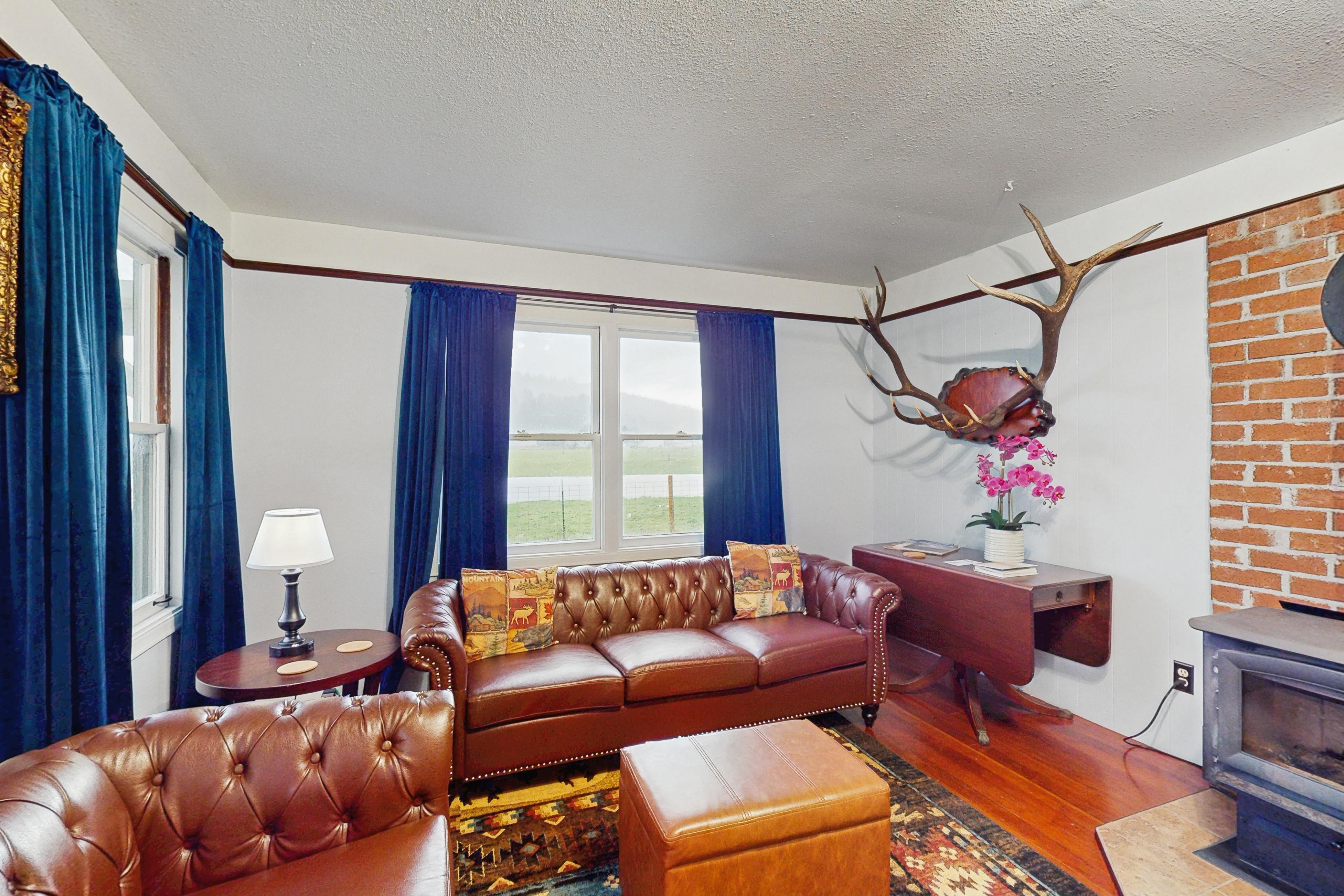 Redwood Farmhouse in the Orick Valley 5