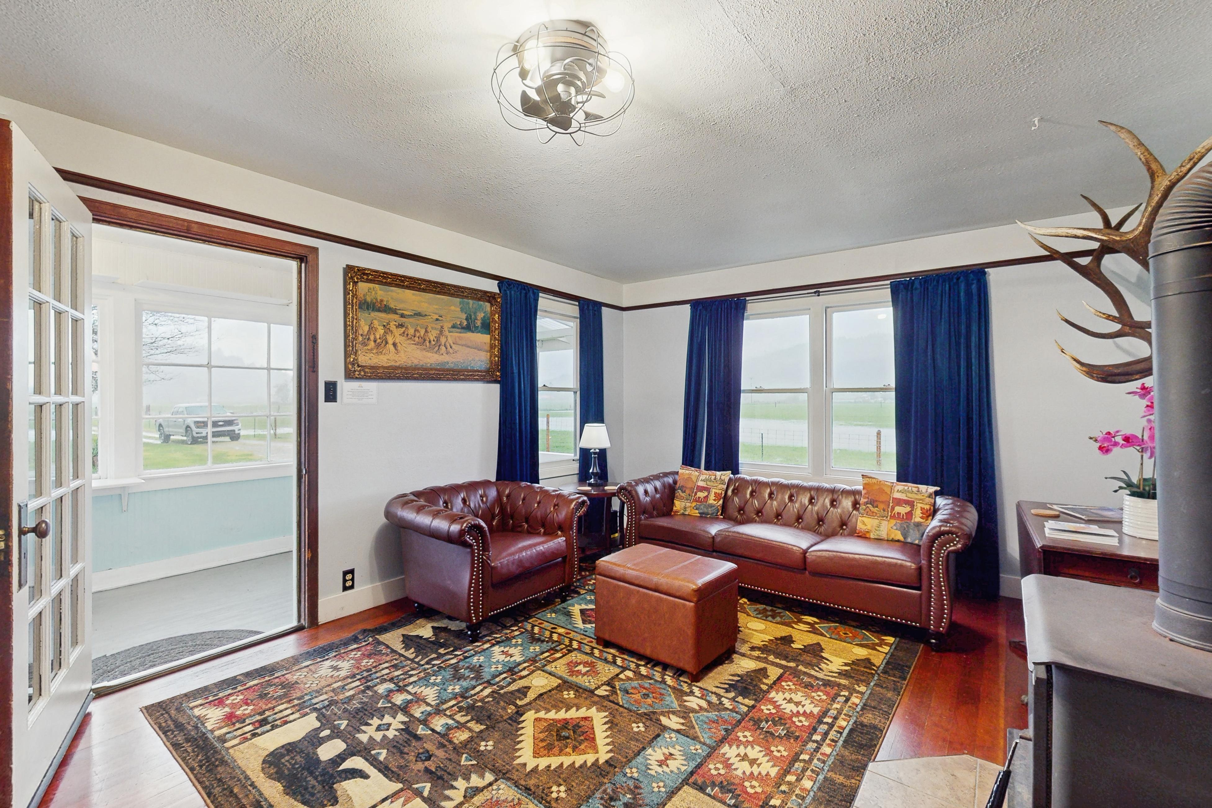 Redwood Farmhouse in the Orick Valley 3