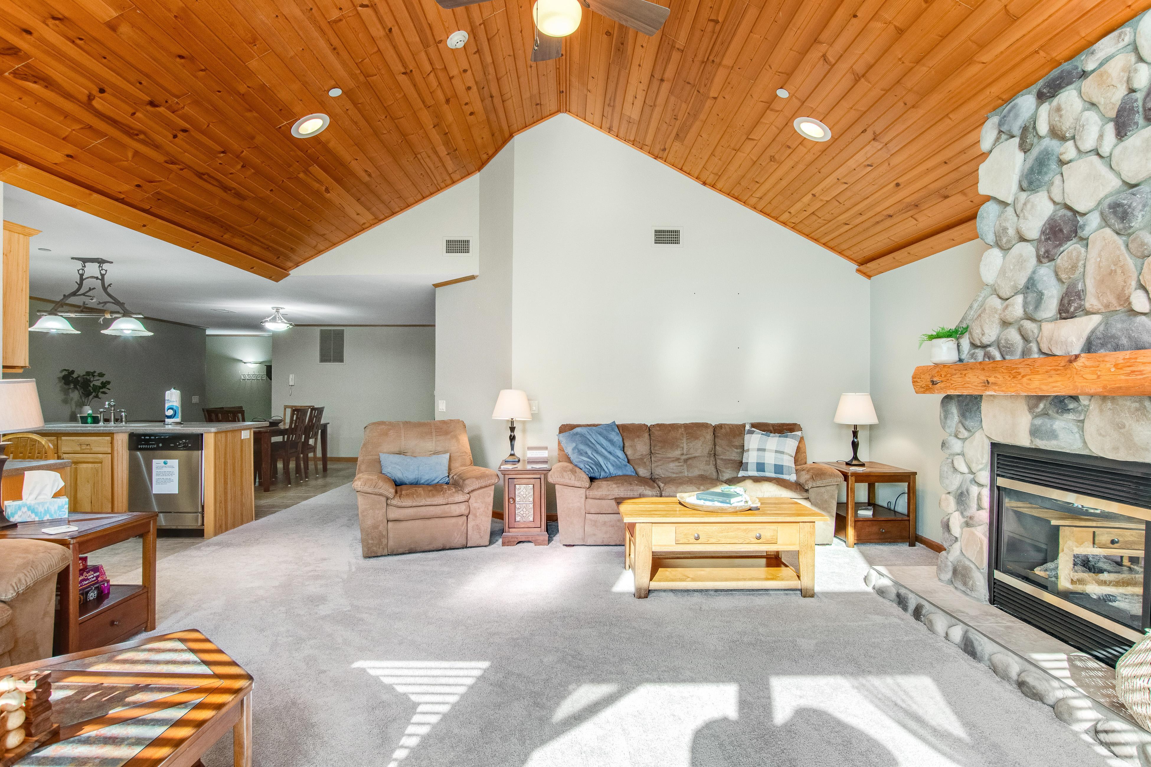 Sunset Condominiums - Castle Rock Retreat 4