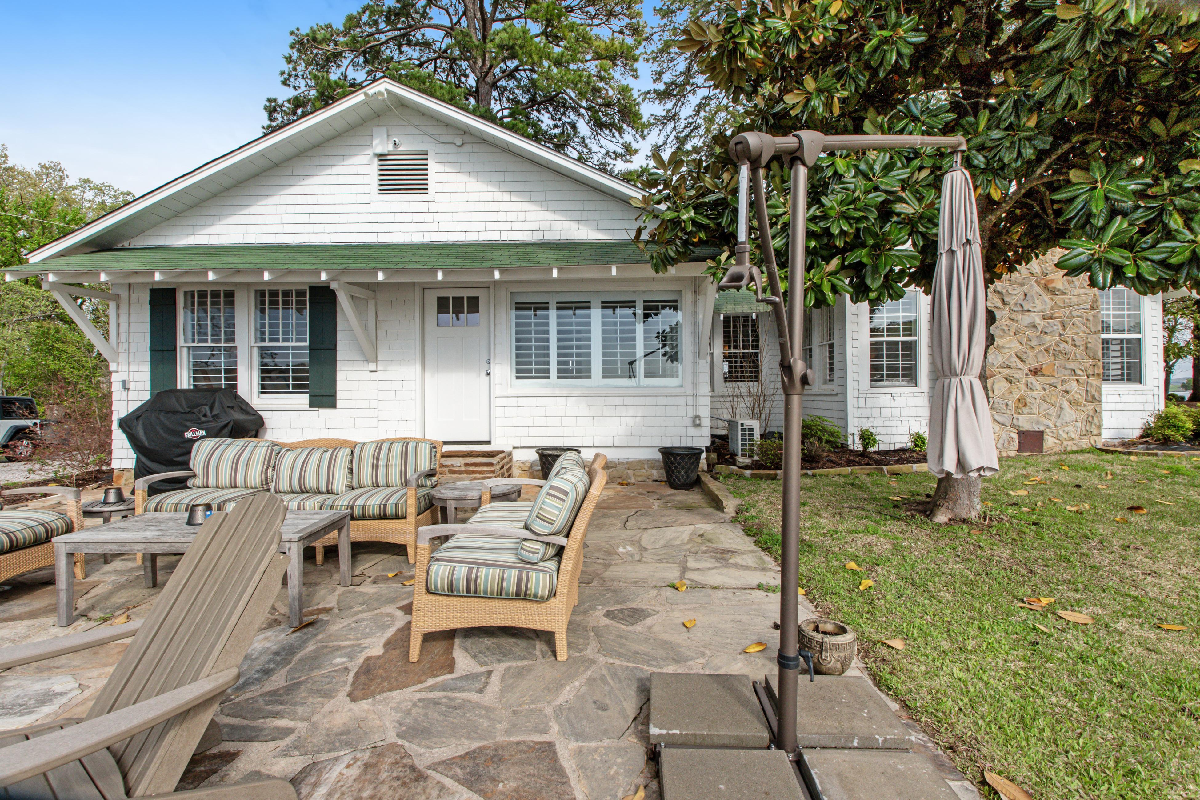 The Magnolia White House 4