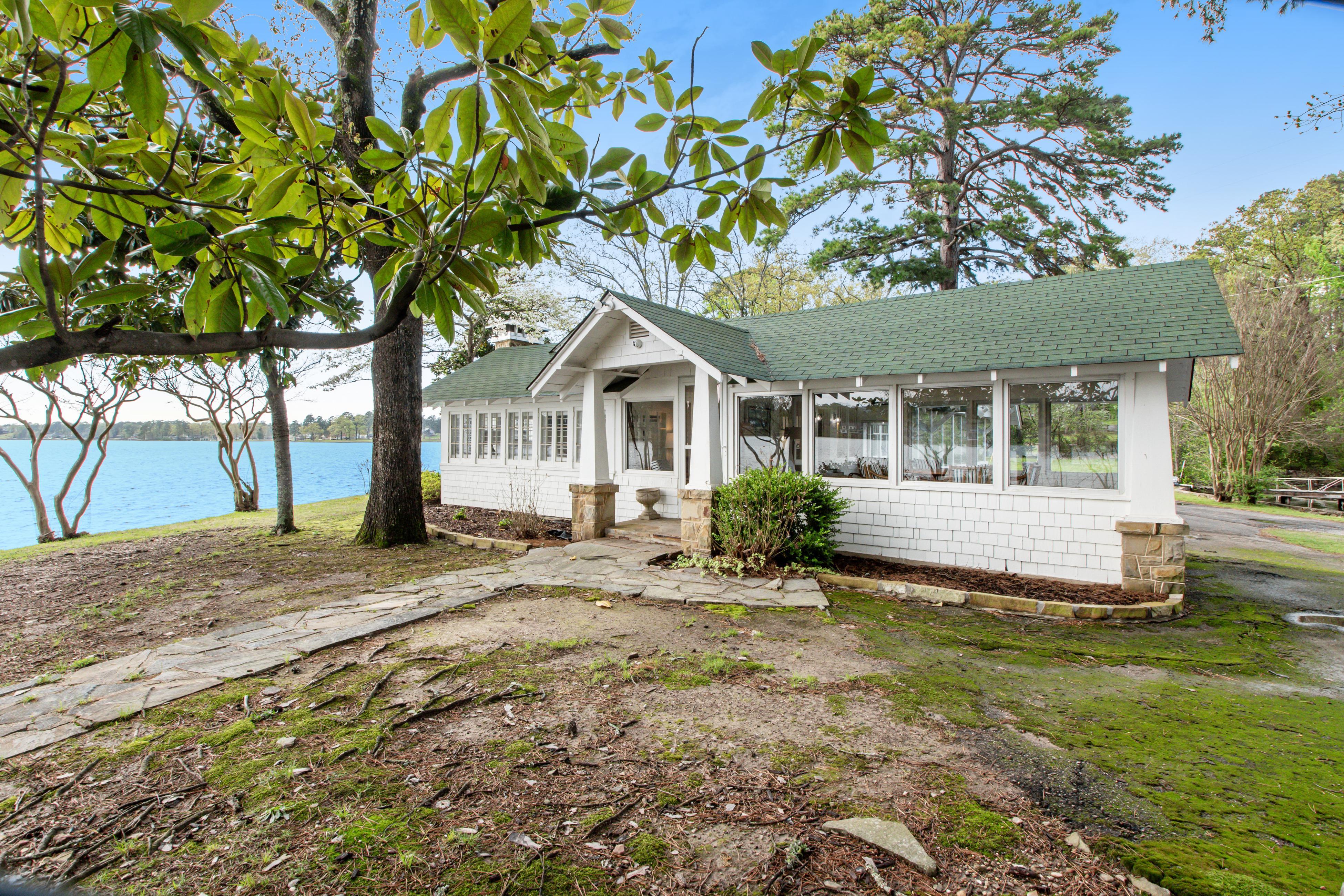 The Magnolia White House 6