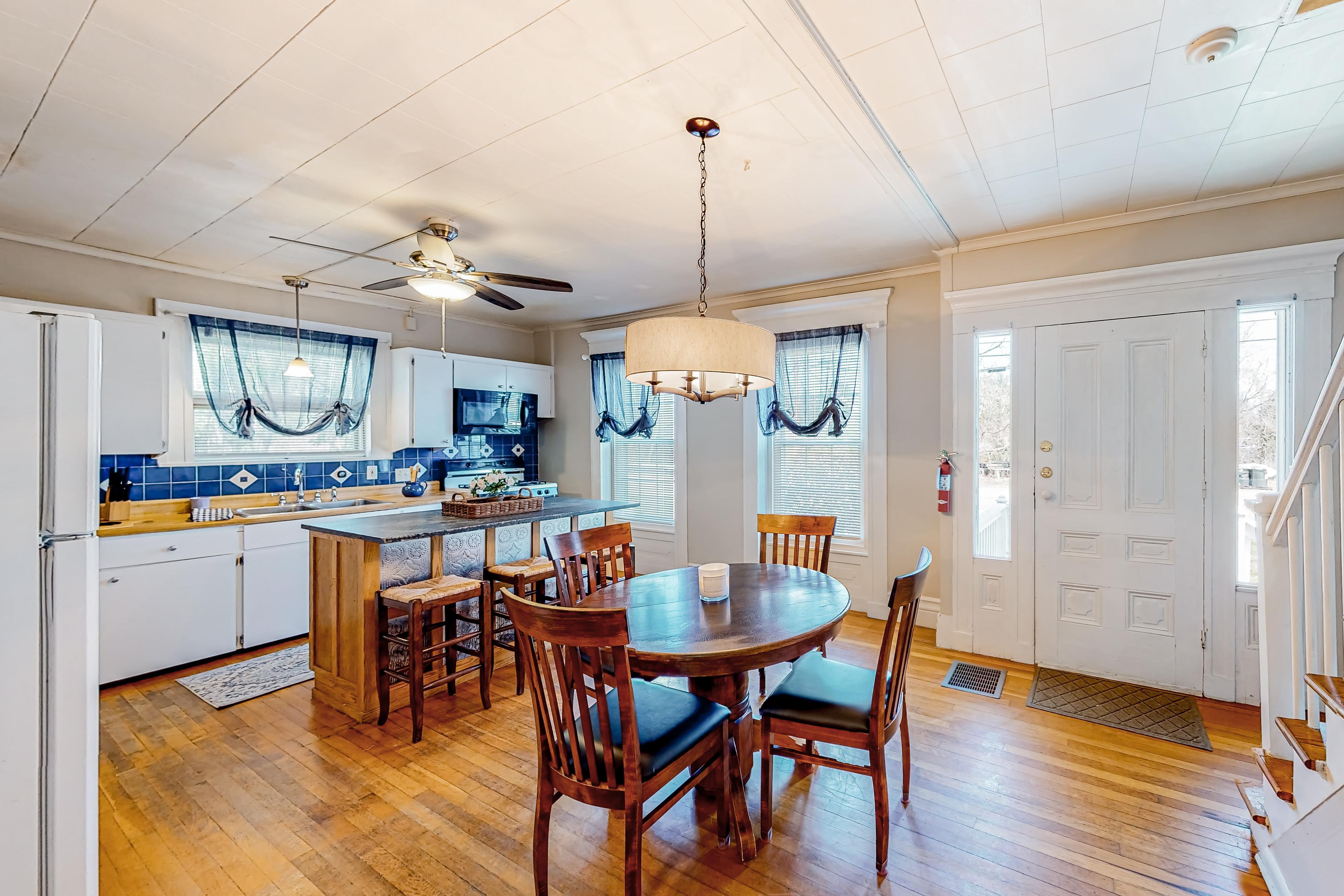 Maplewood Manor | Photo 3