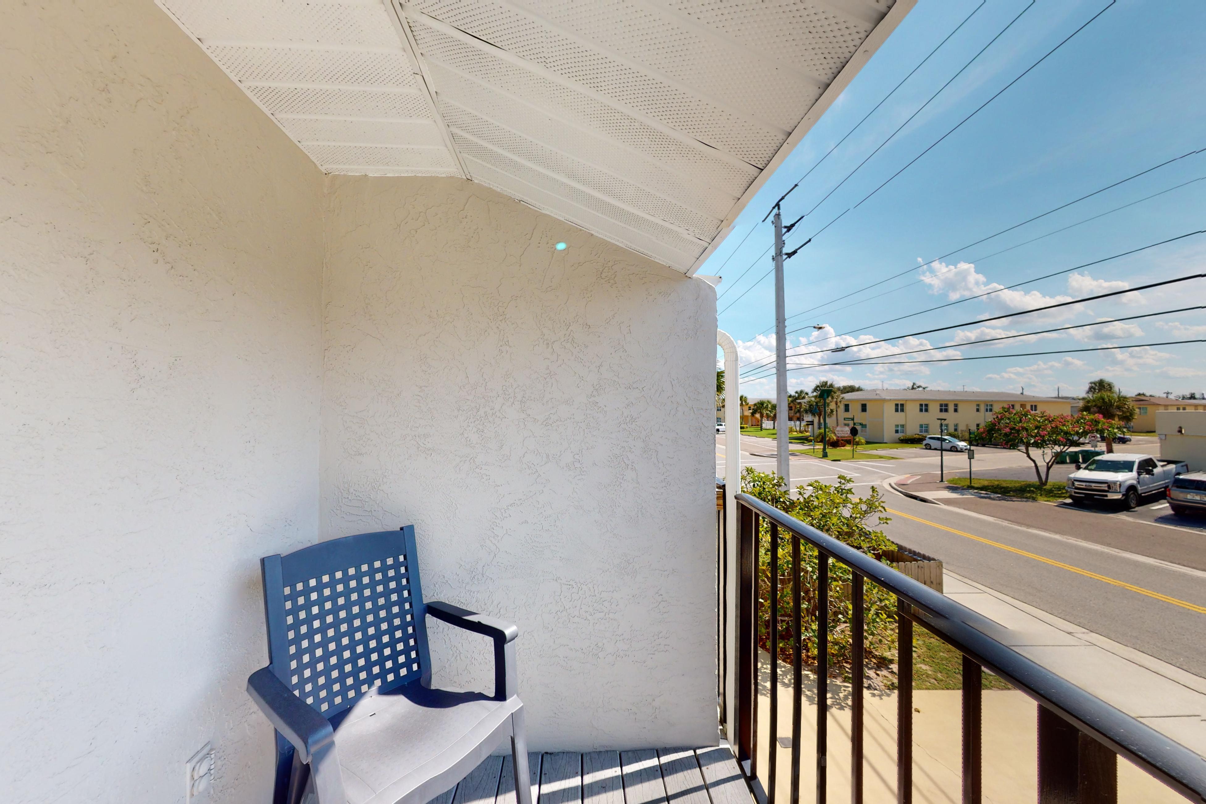 The Shuttle Beach House 4