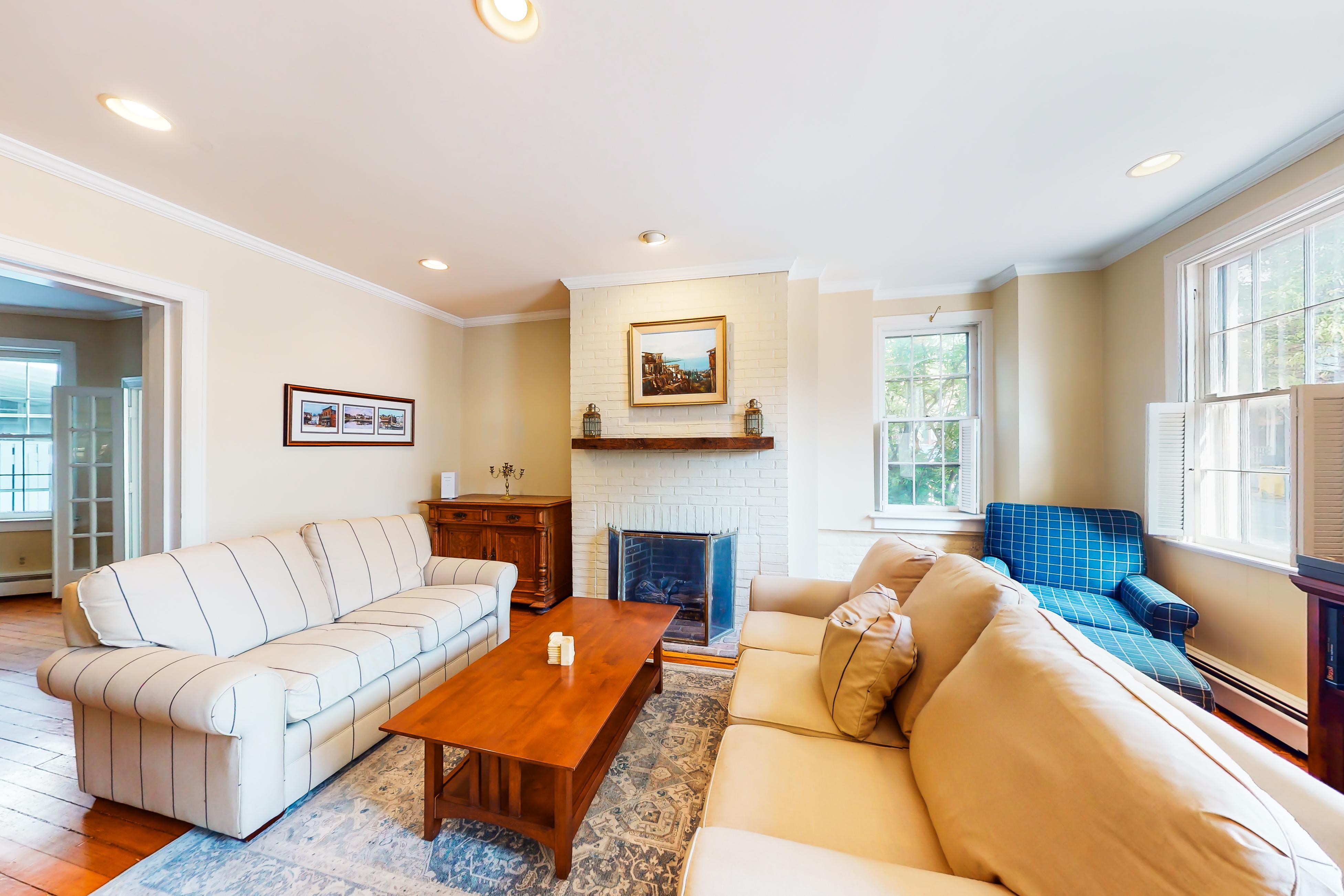 The Corner Courtyard 6