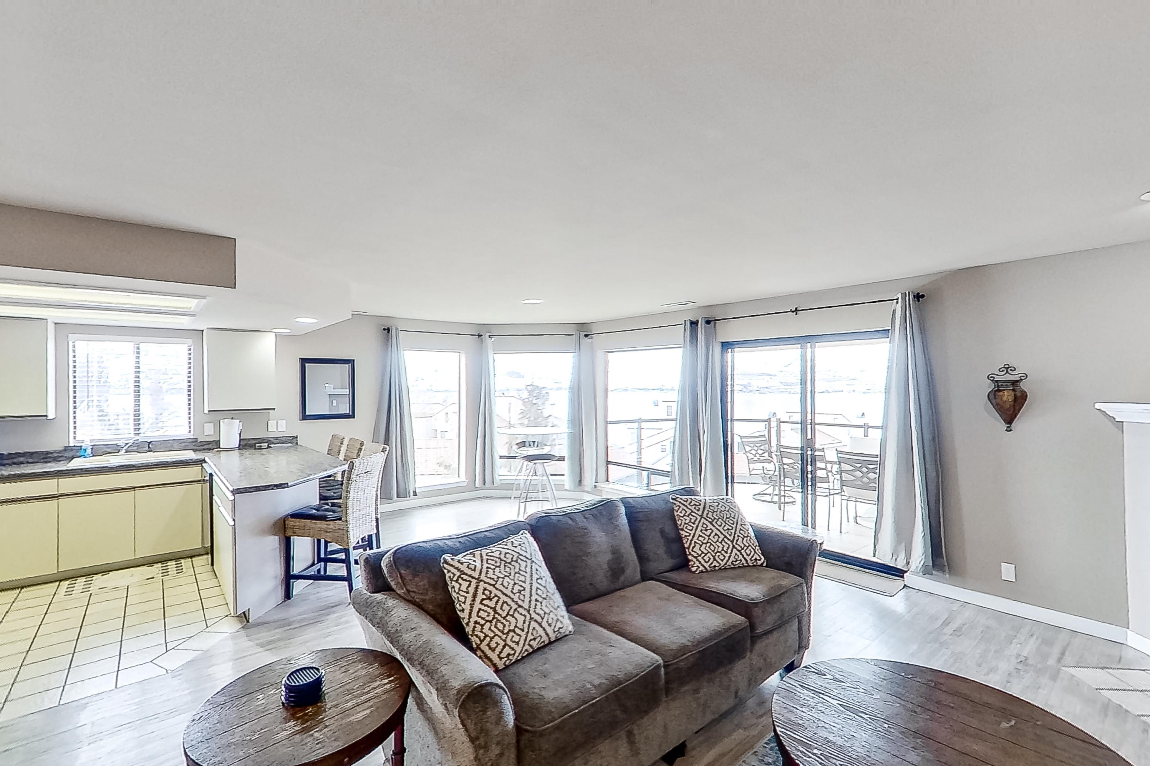 Lake Chelan Shores Sleek Stunner 19-4 3