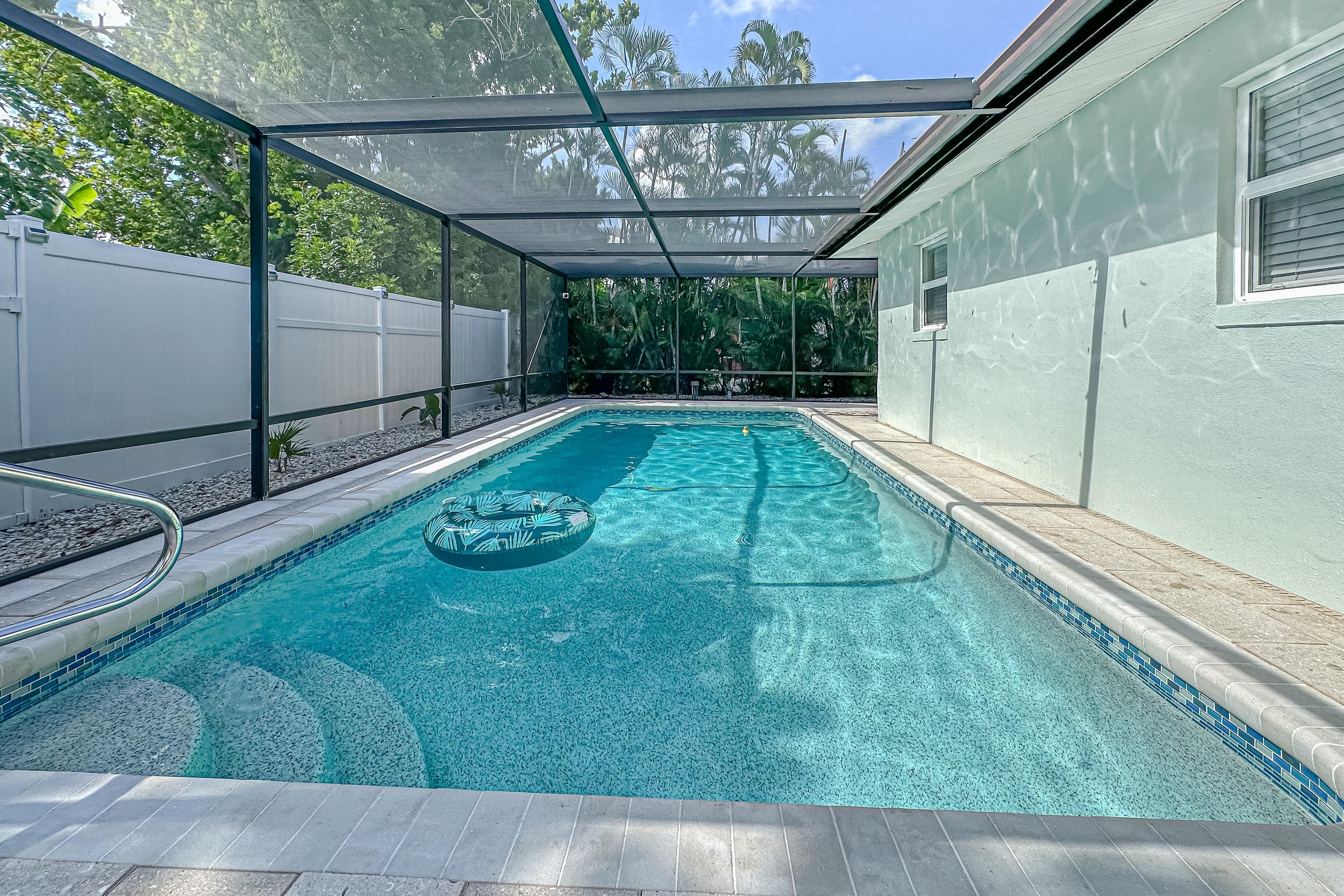 Lounging Palms Estate | Photo 1