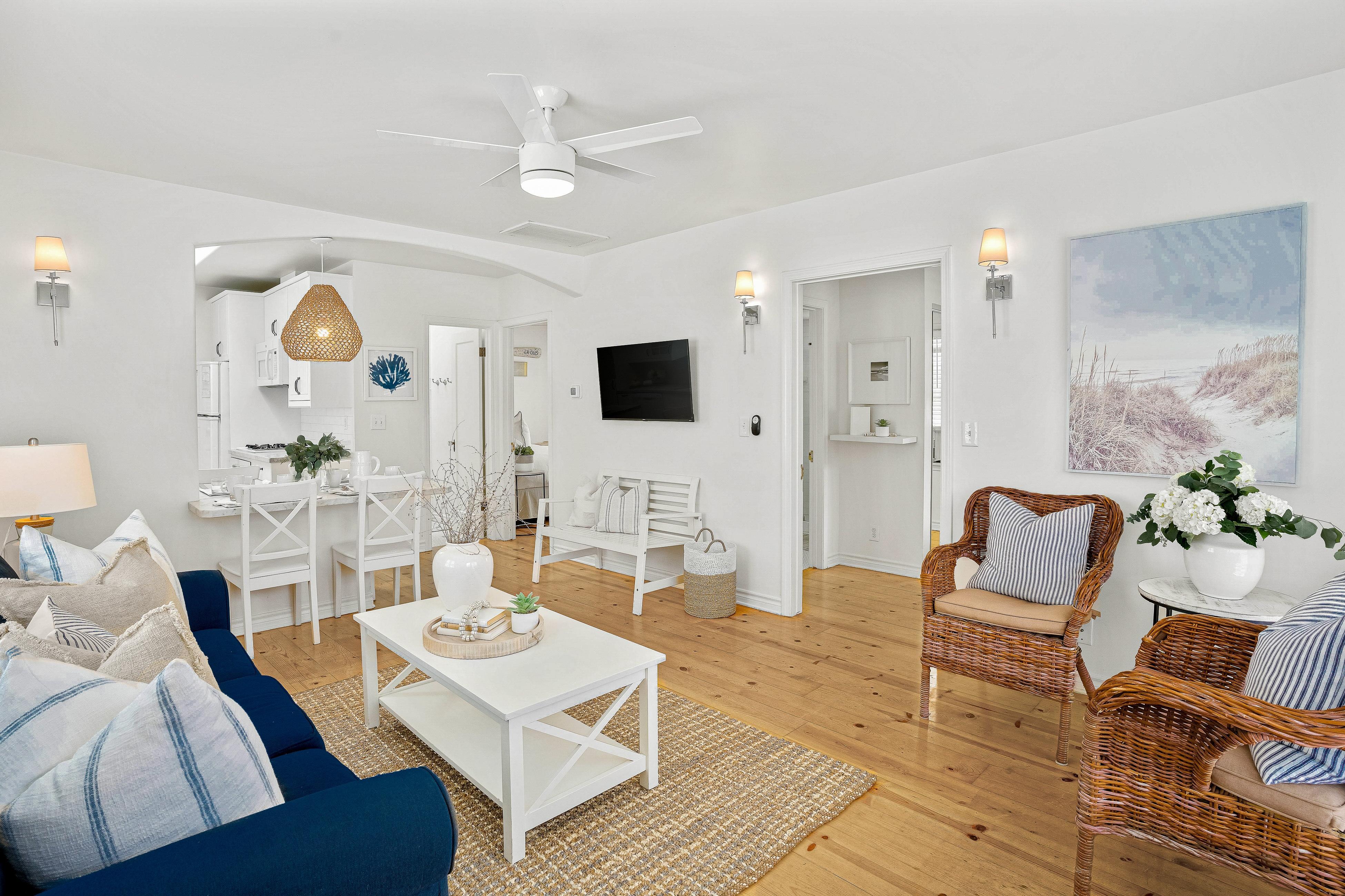 Newport Beach Cottage A 3