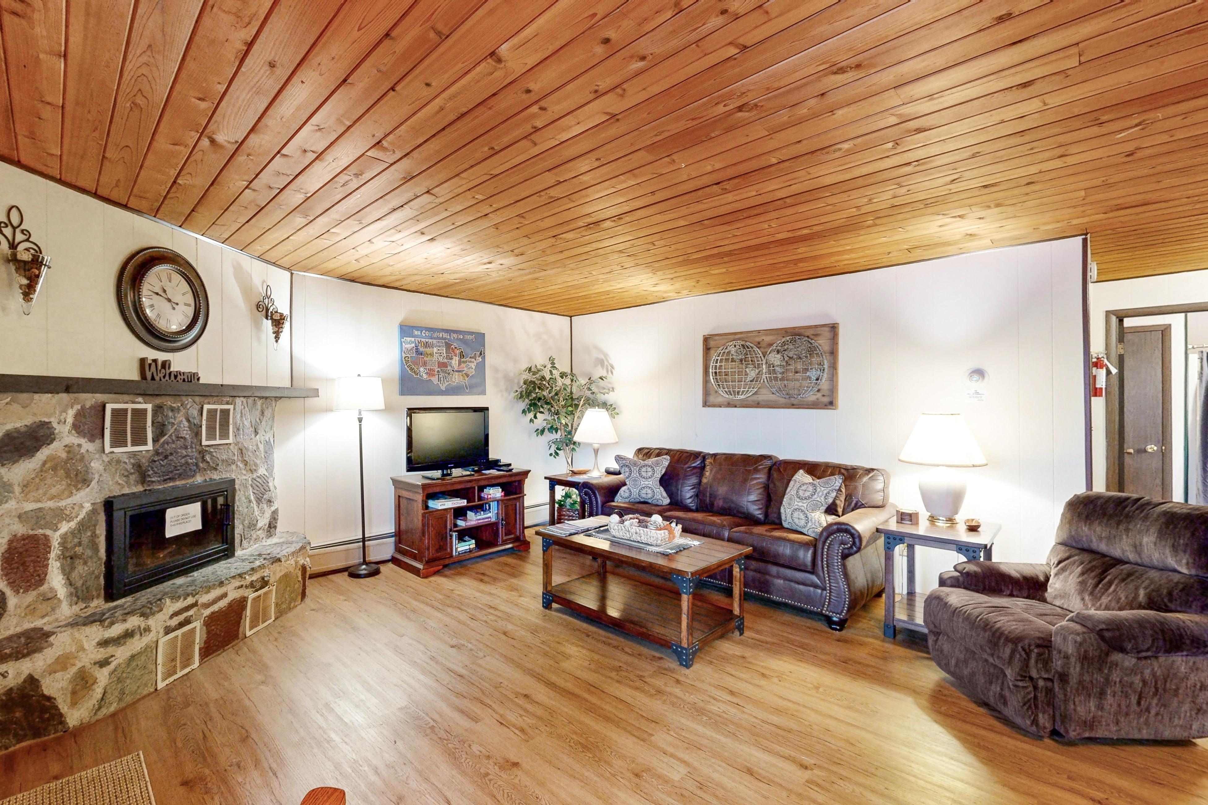 Bay Point Hillside - 17A Up & 17A Down | Photo 1