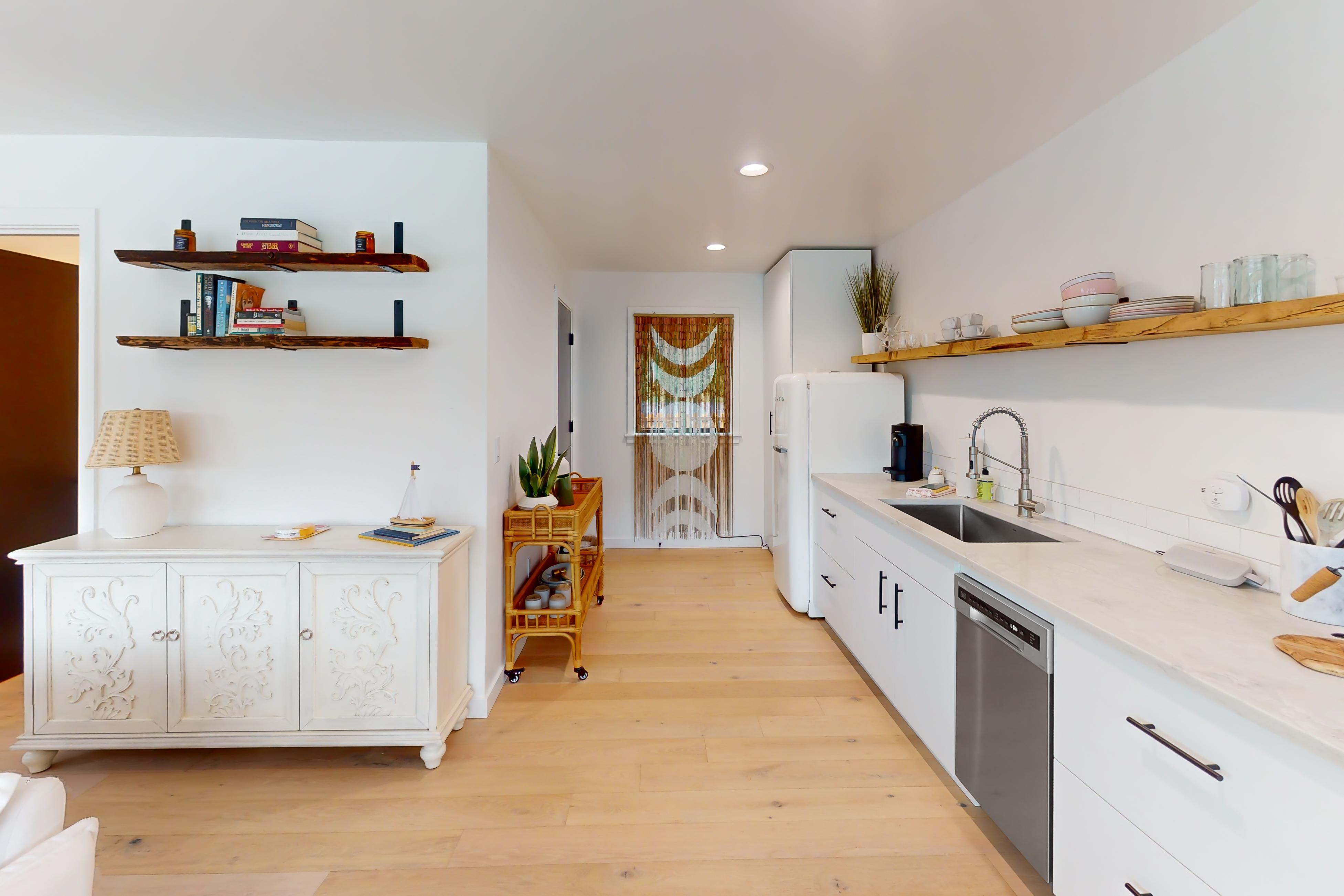 Cedrona Cove Cottage 6