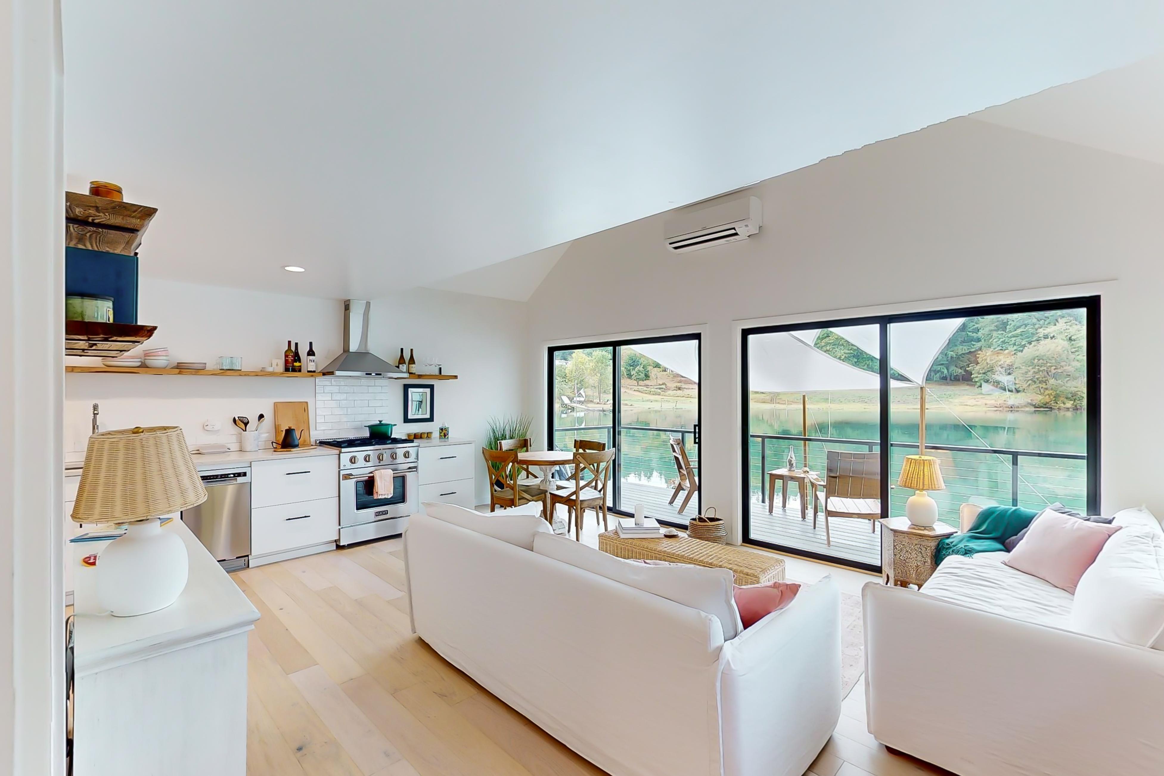 Cedrona Cove Cottage 4