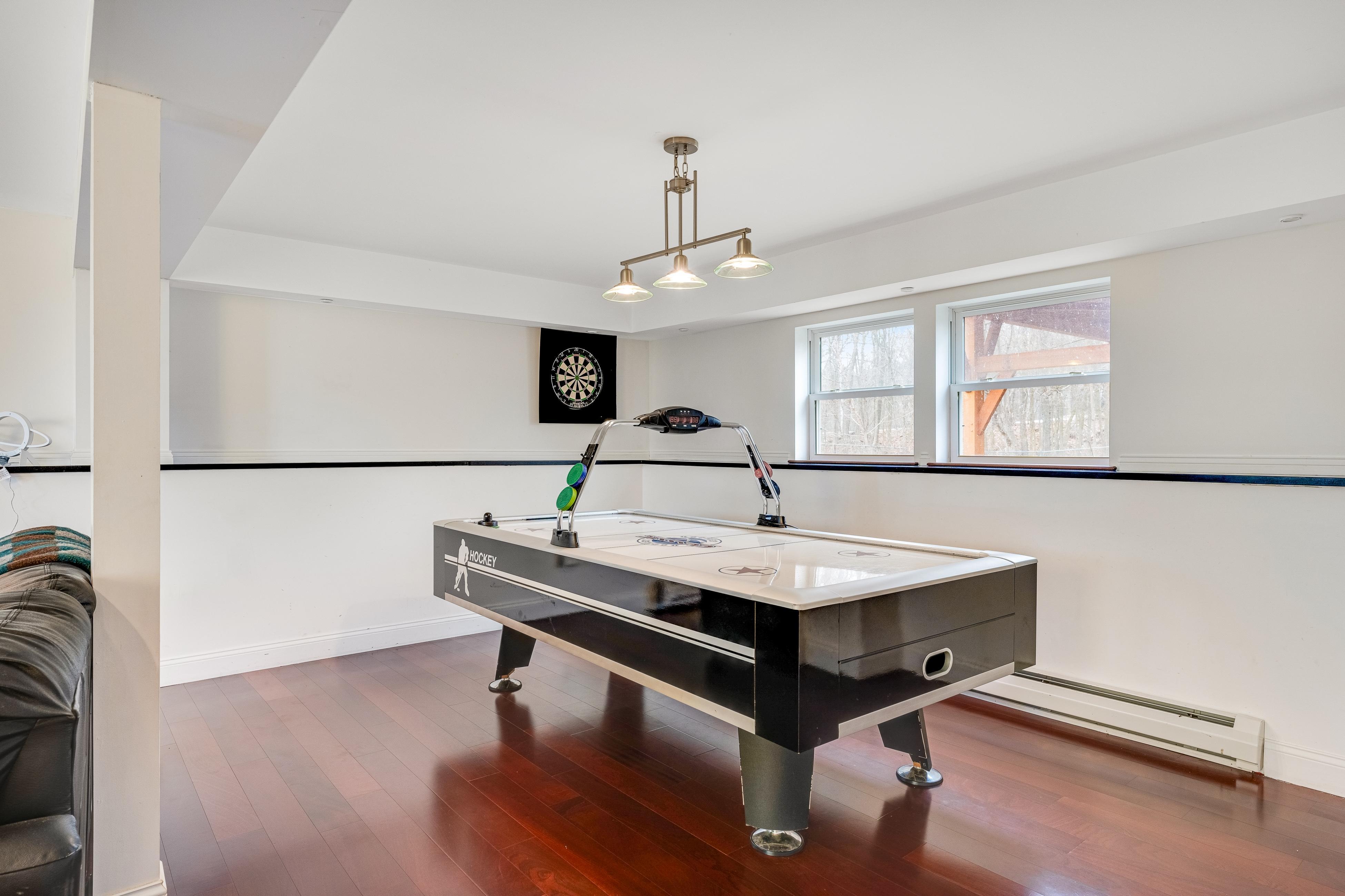 The Artist's Lakeside Hideaway 5