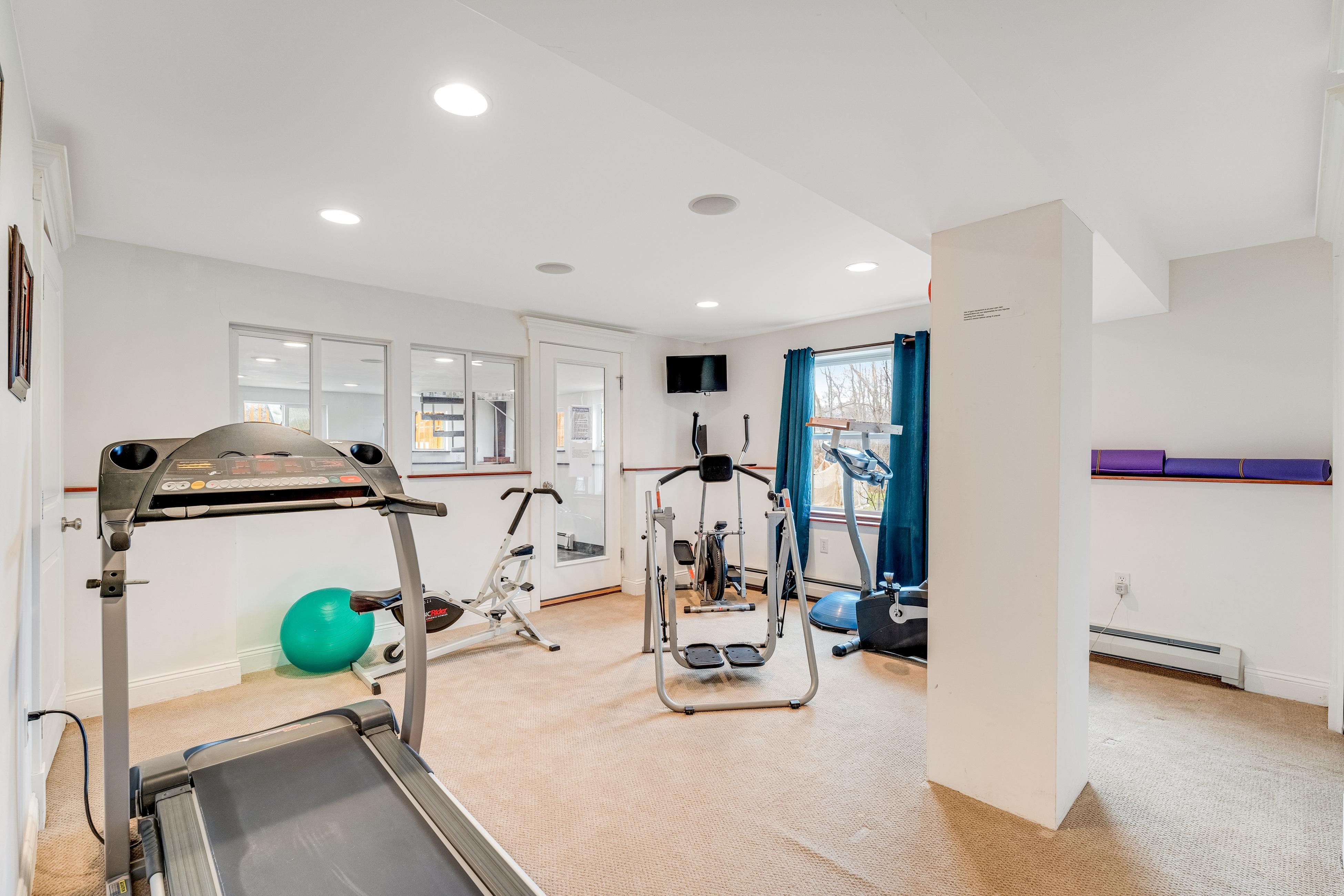 The Artist's Lakeside Hideaway 4