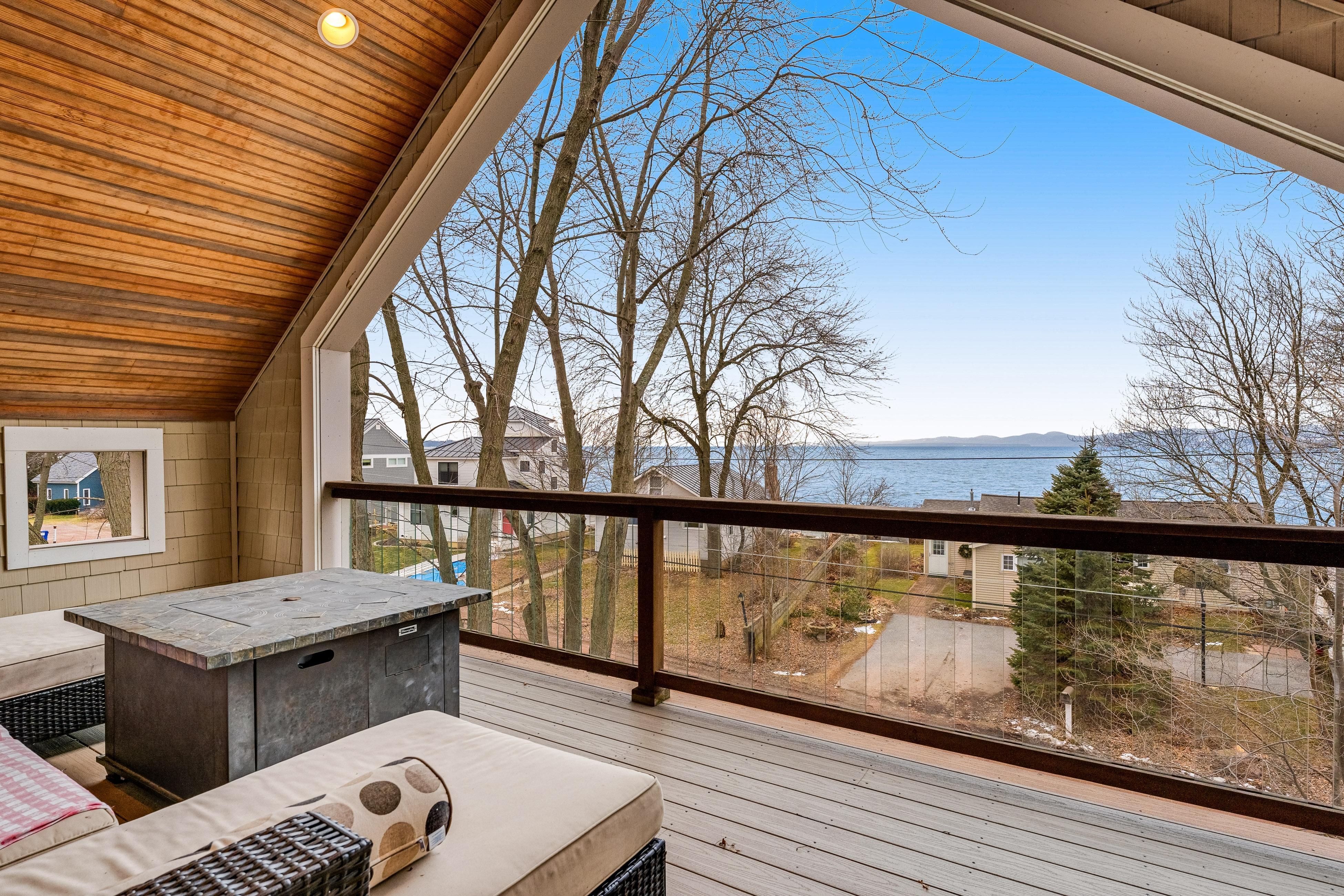 The Artist's Lakeside Hideaway | Photo 2