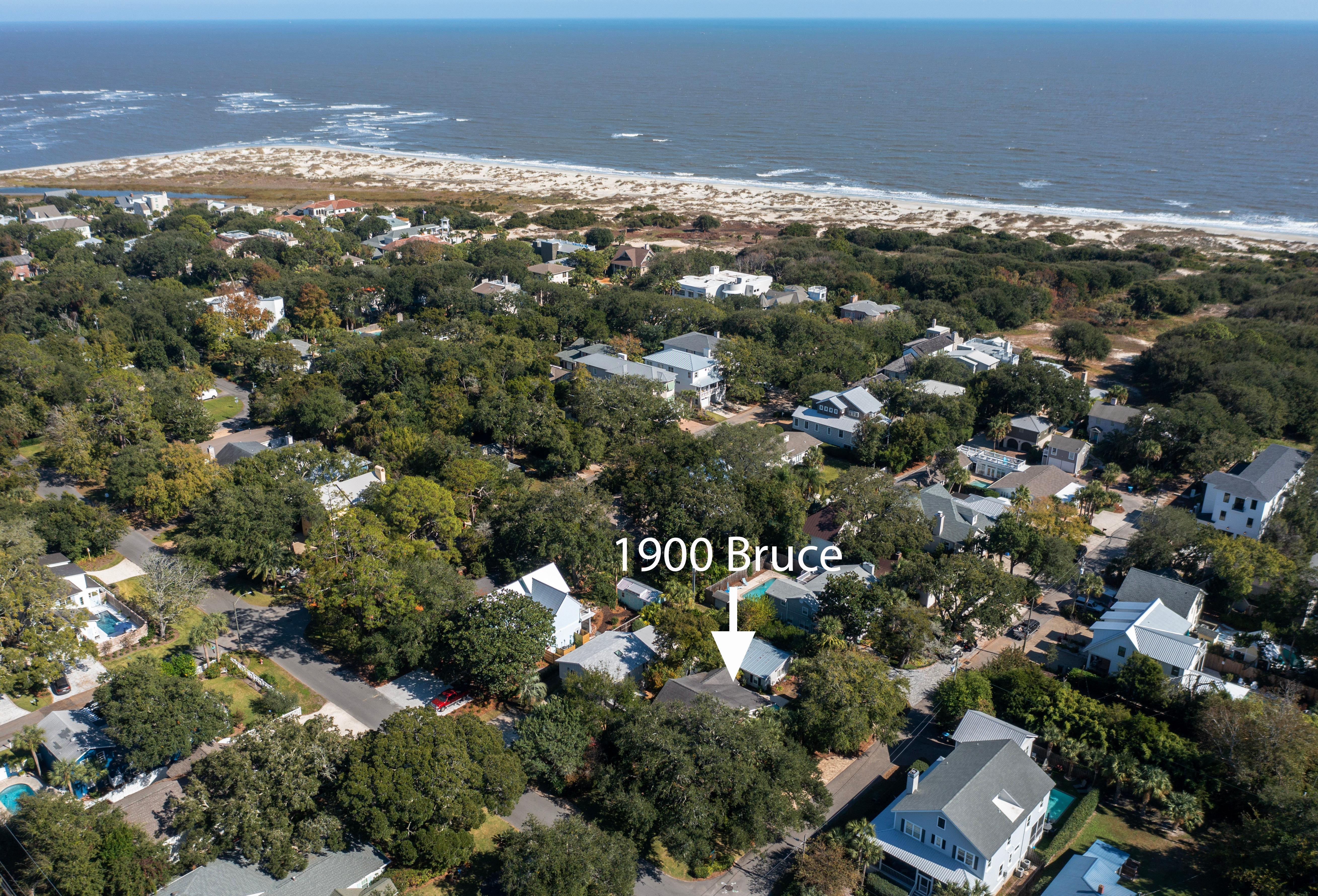 1900 Manor and Guest House - 1900 Bruce Dr 4