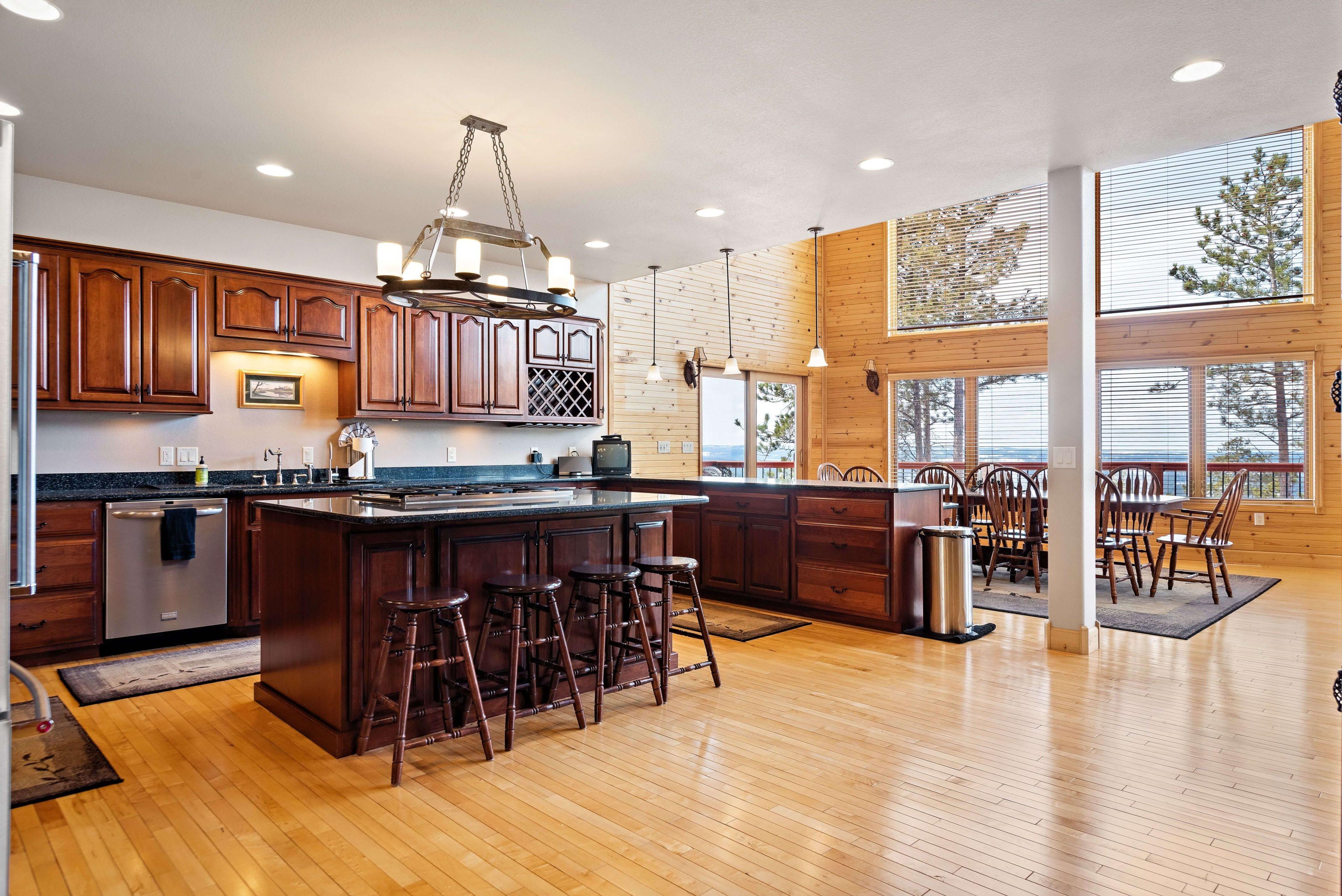 Vista Lodge 7 BR Villa with Panoramic Mountain Views 5