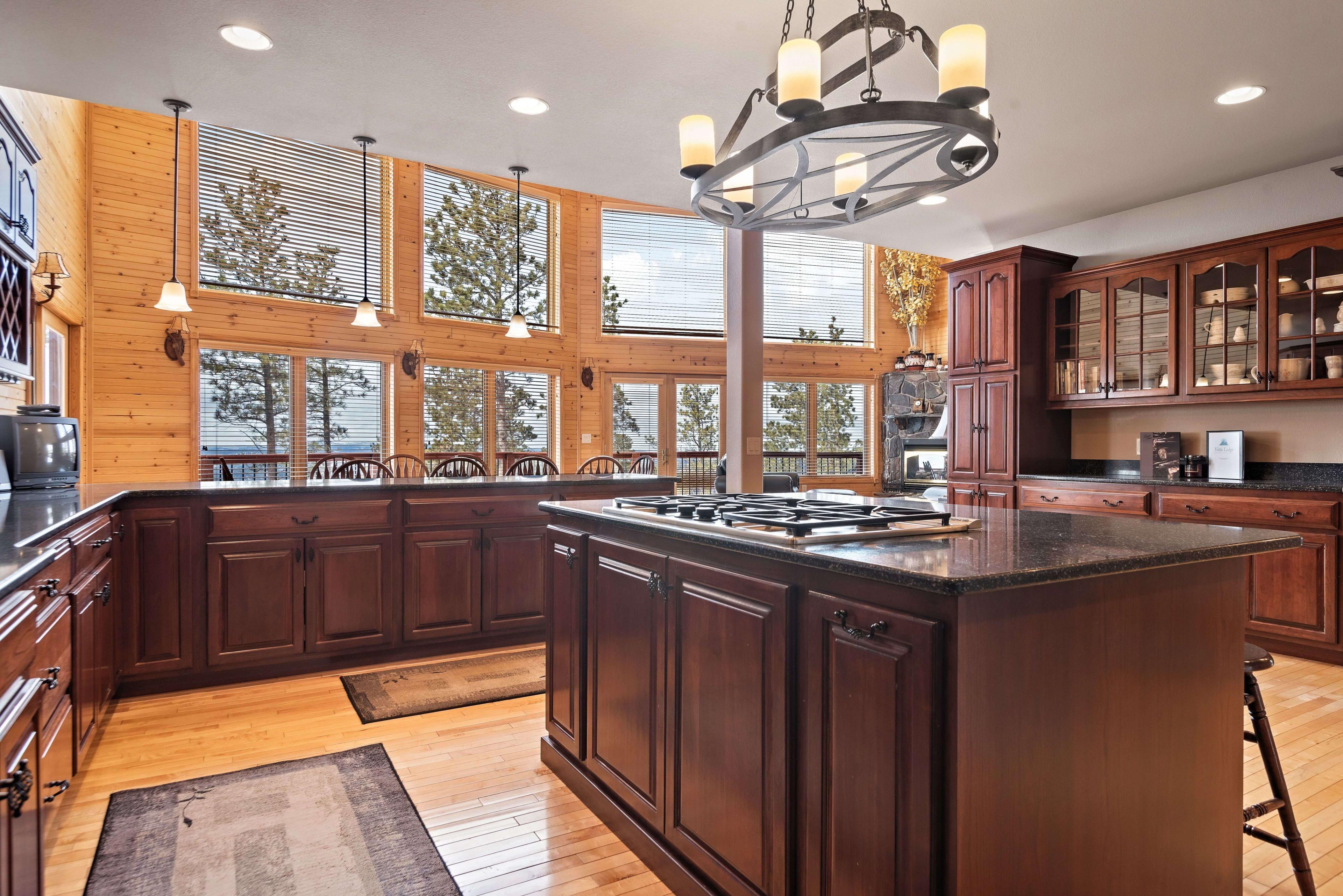 Vista Lodge 7 BR Villa with Panoramic Mountain Views 4
