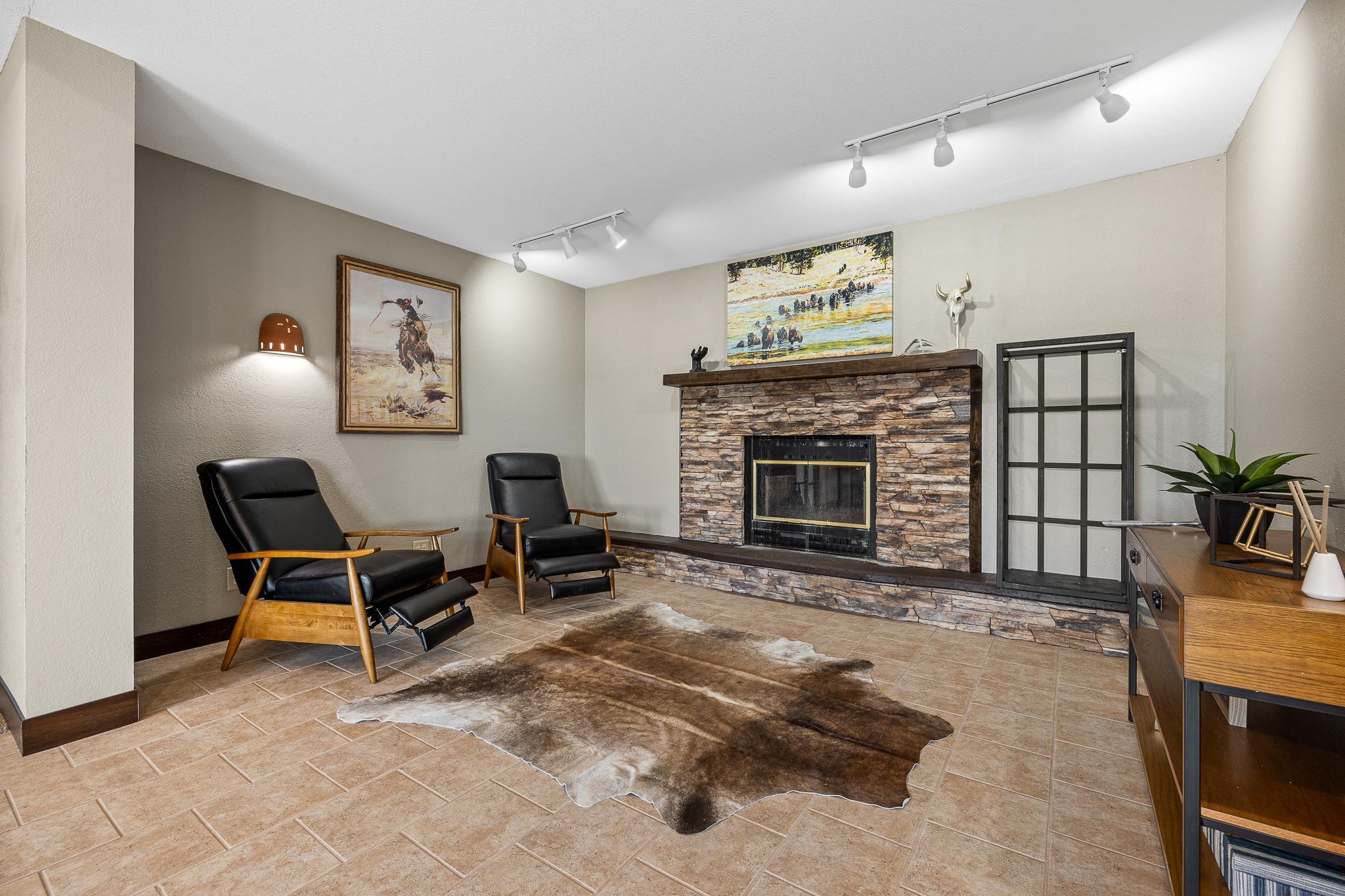 Cheyenne River Ranch 4BR Earth Sheltered Home with Hot Tub 2