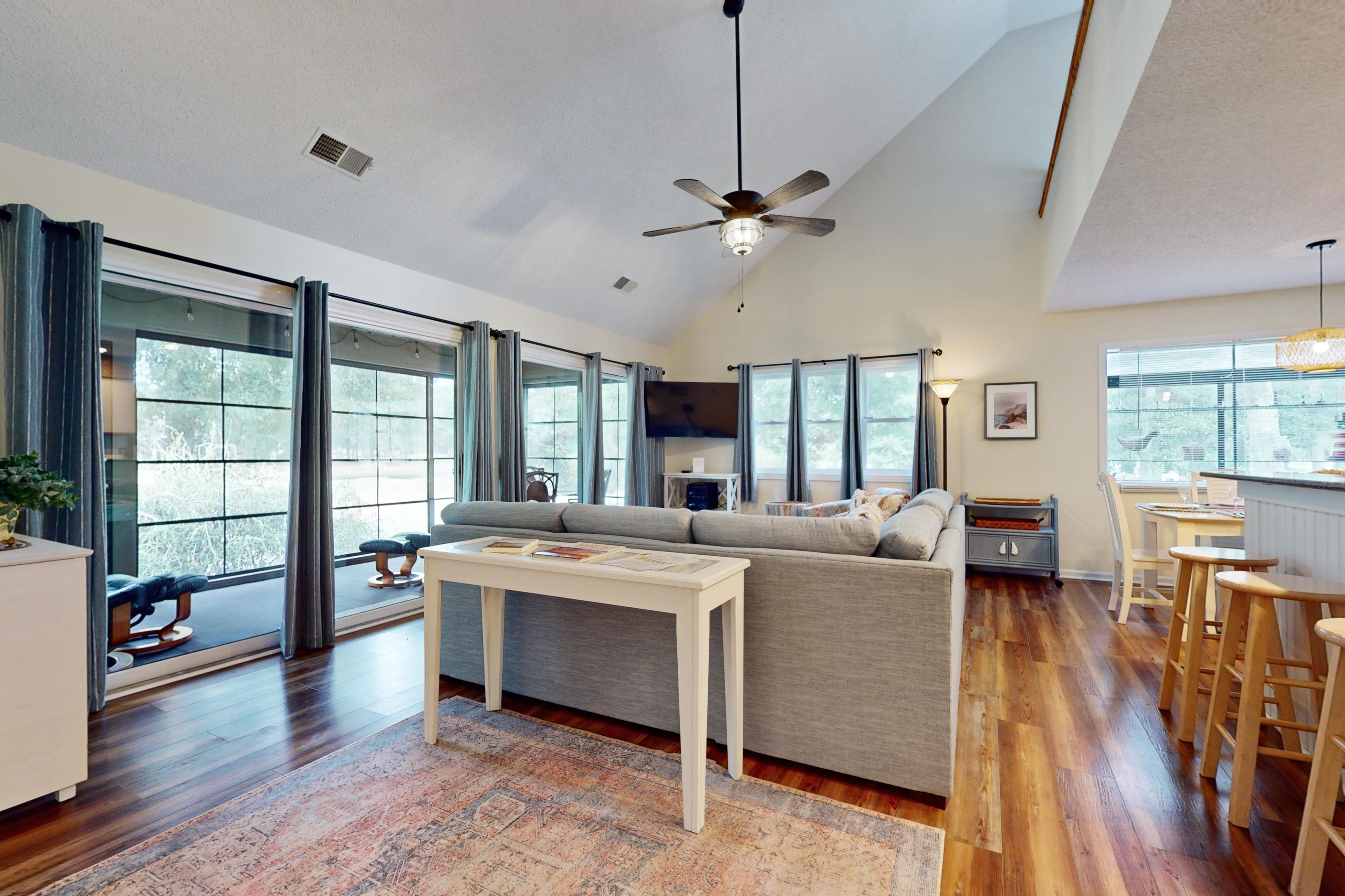 Clubhouse Villa 2BR | Photo 2