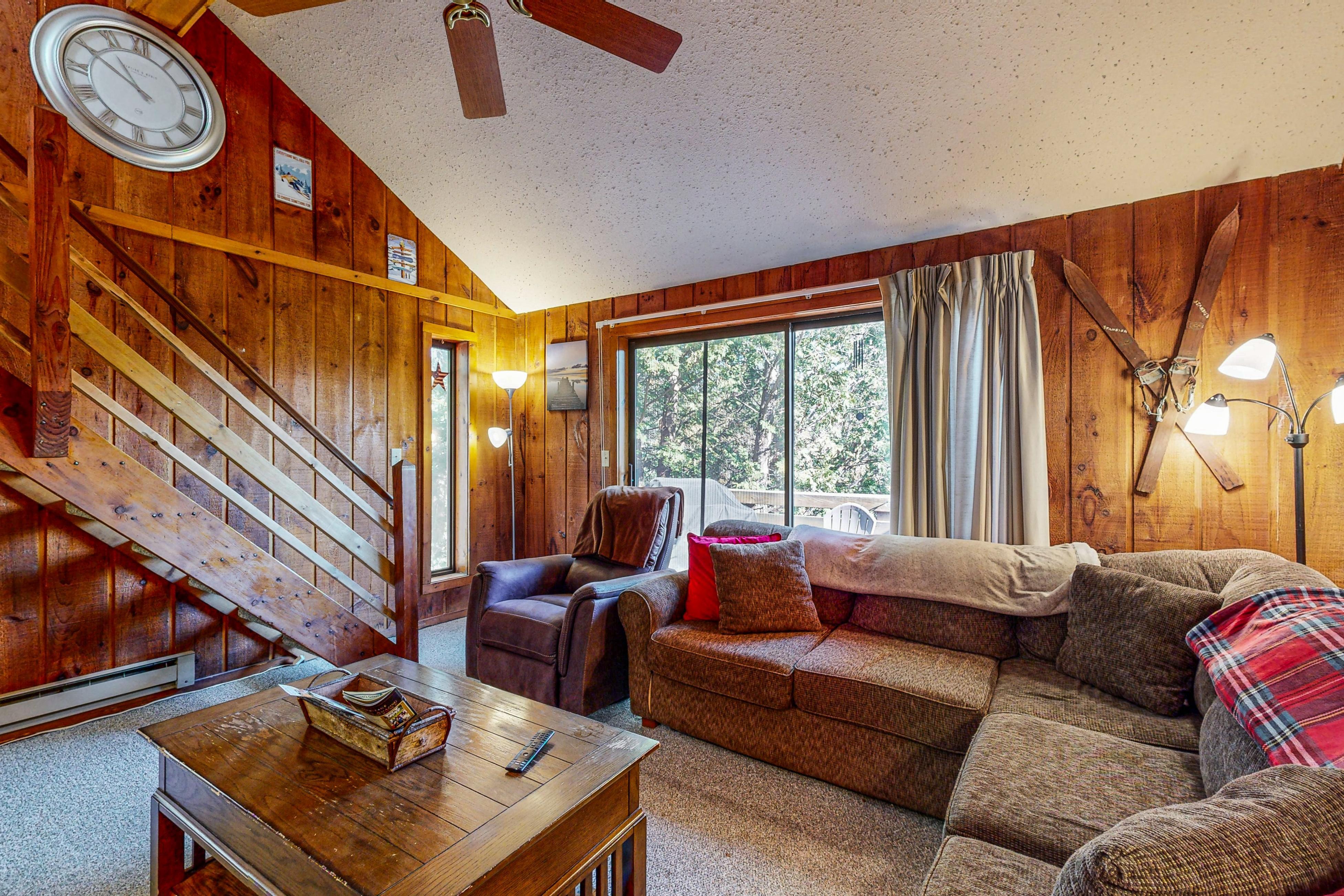 Rustic Cozy Townhome 2