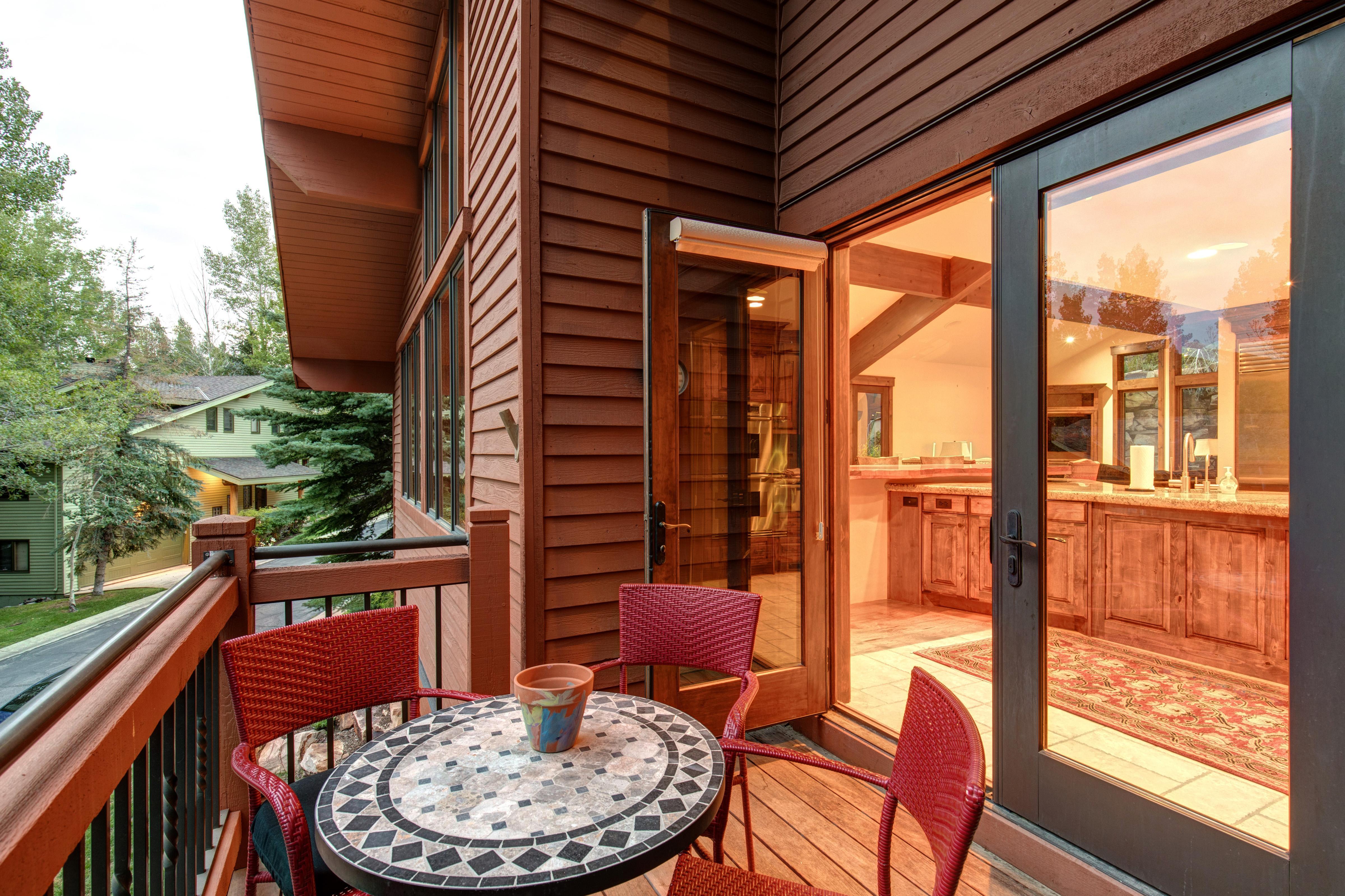 2430 Ultimate Deer Valley Getaway Hot Tub and 2 Gold Utah Ski Passes 6