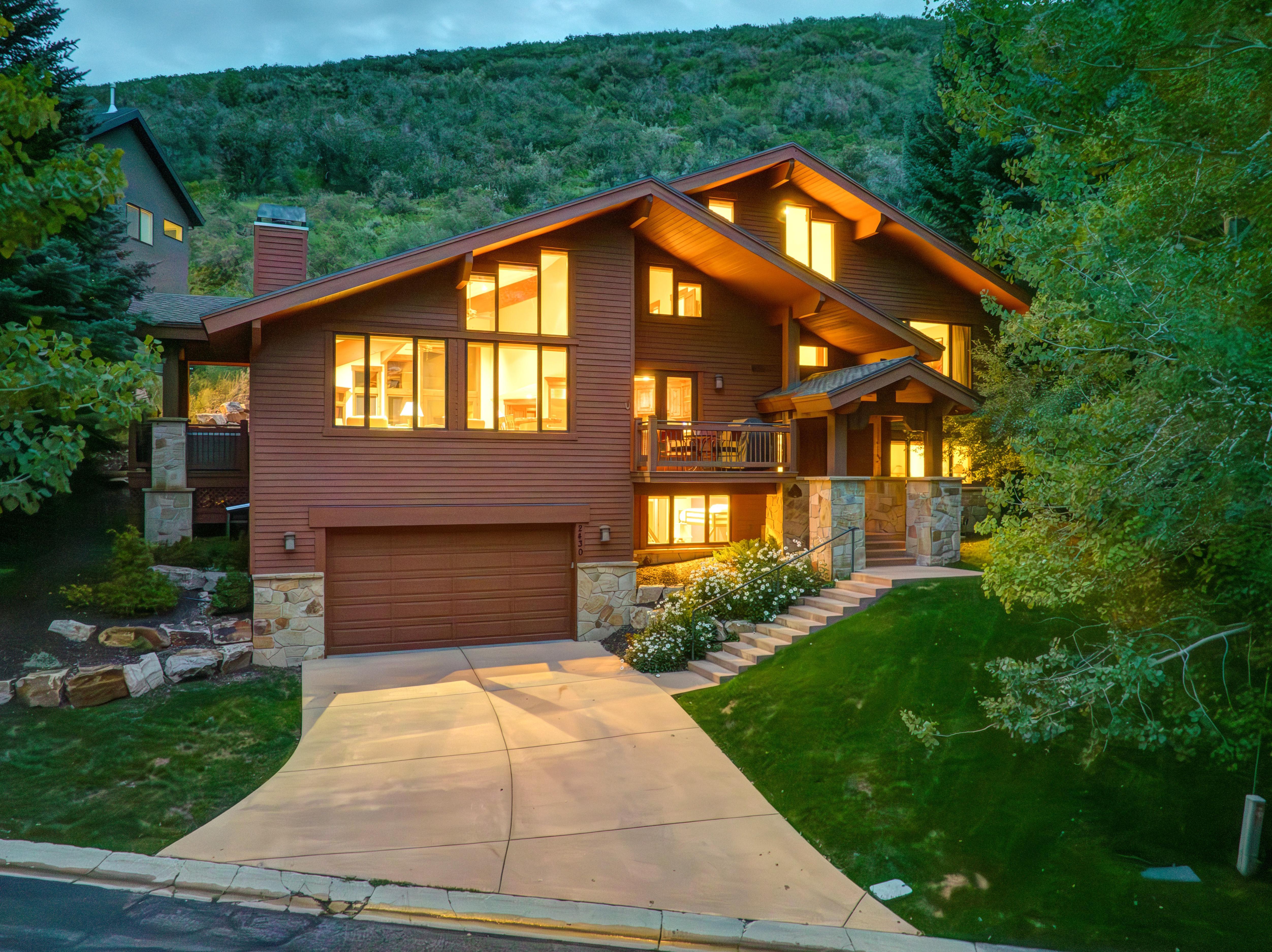 2430 Ultimate Deer Valley Getaway Hot Tub and 2 Gold Utah Ski Passes 3