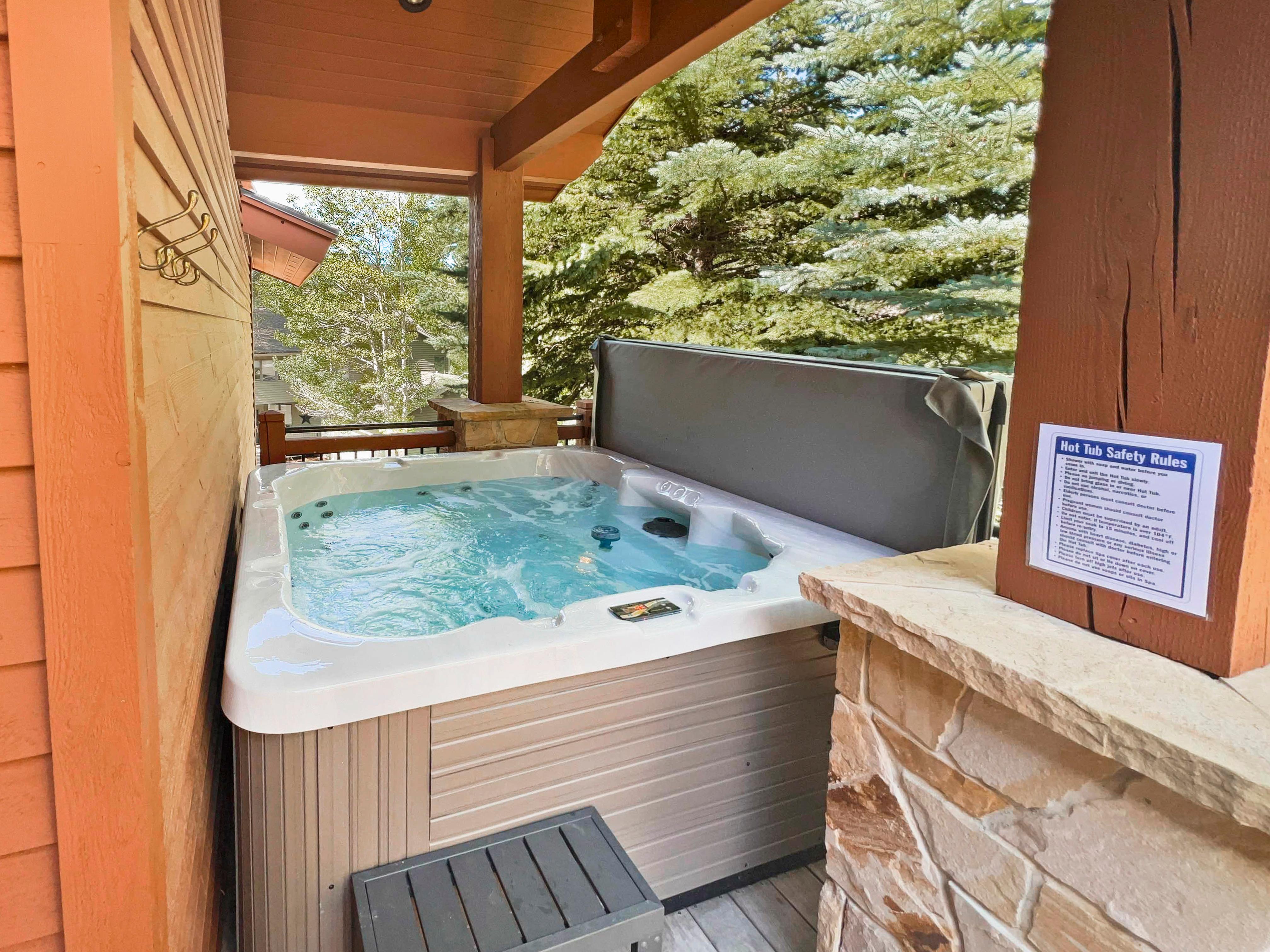 2430 Ultimate Deer Valley Getaway Hot Tub and 2 Gold Utah Ski Passes 2