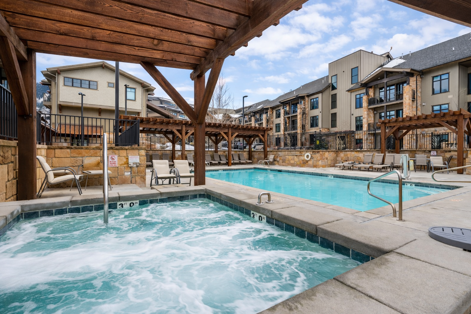 Blackstone 106 prime spot walk to lift gym pool 2