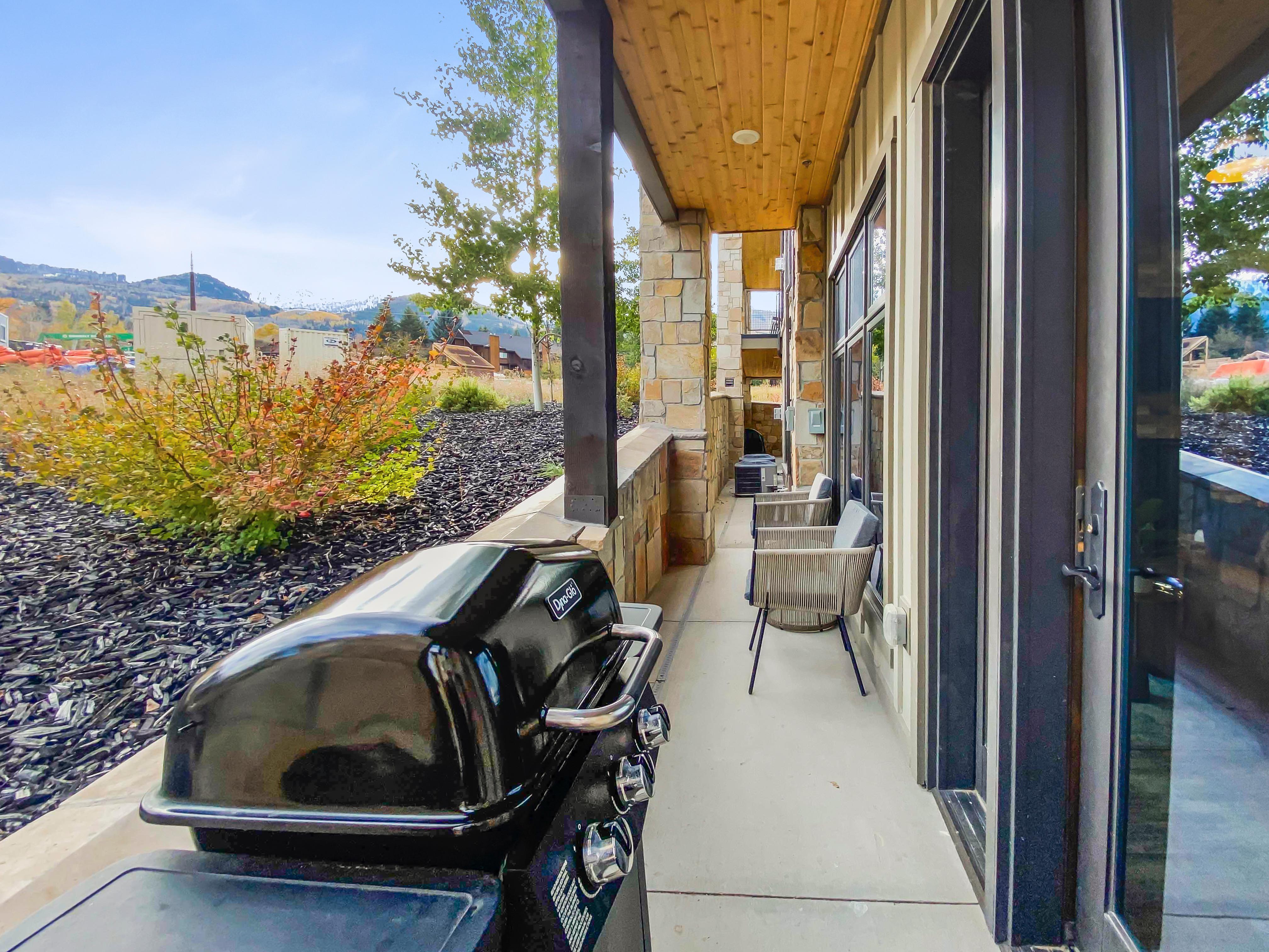 Blackstone 106 prime spot walk to lift gym pool 6