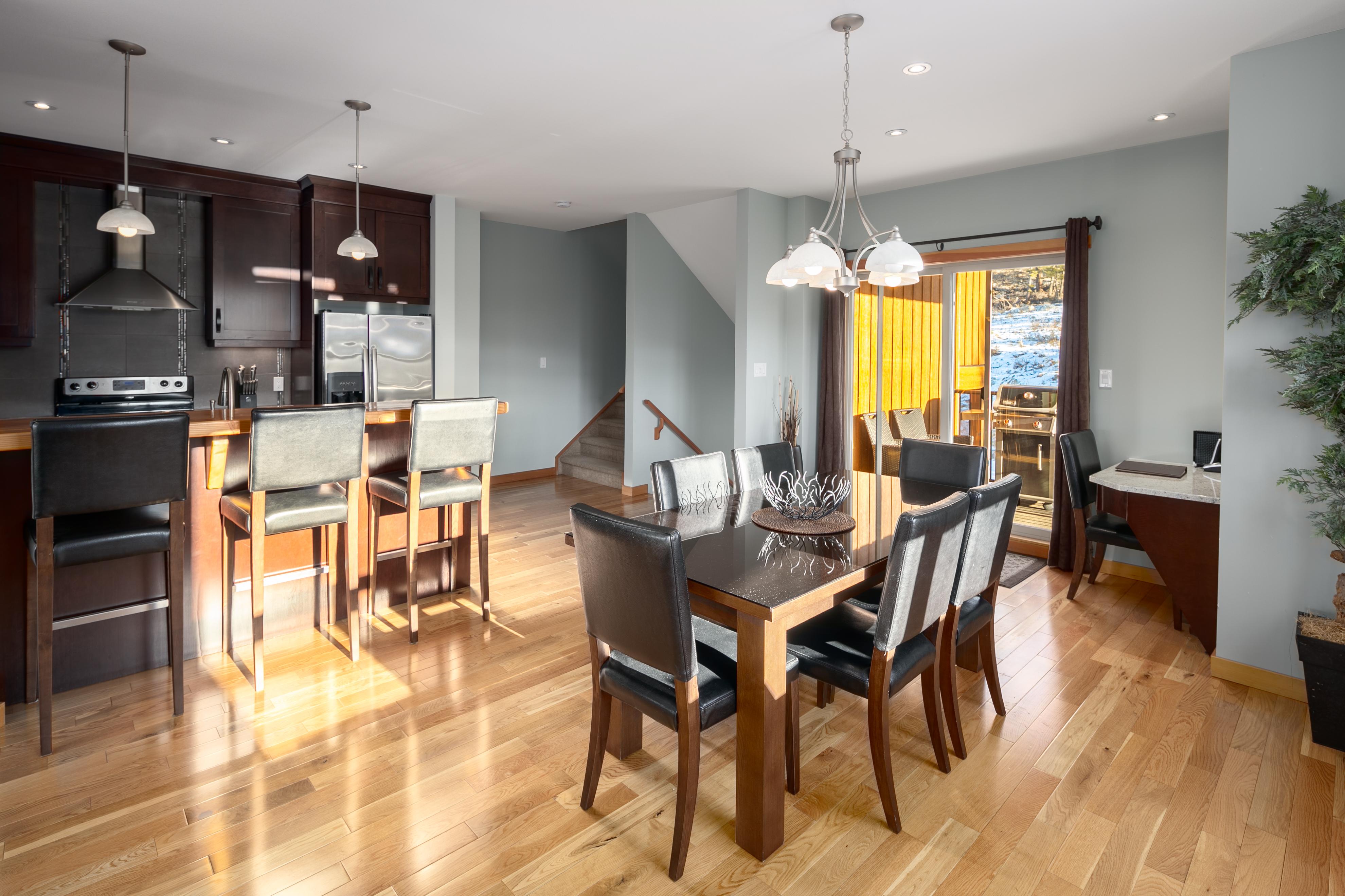 Residences 3 Bedroom Condo: Unit 29 4