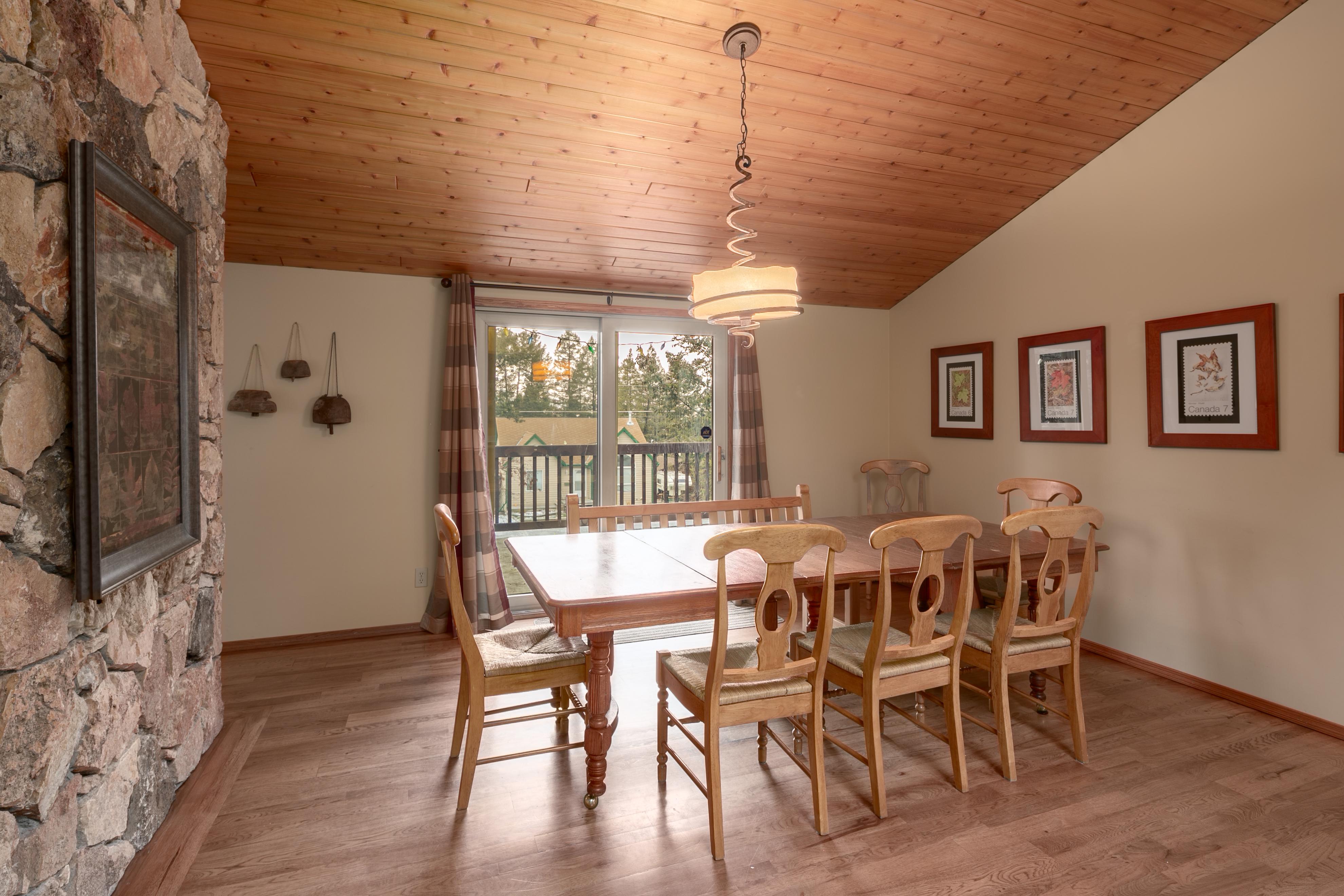 Falcon Cabin | Pet Friendly* | Sleeps 10 (14 inc kids) 3