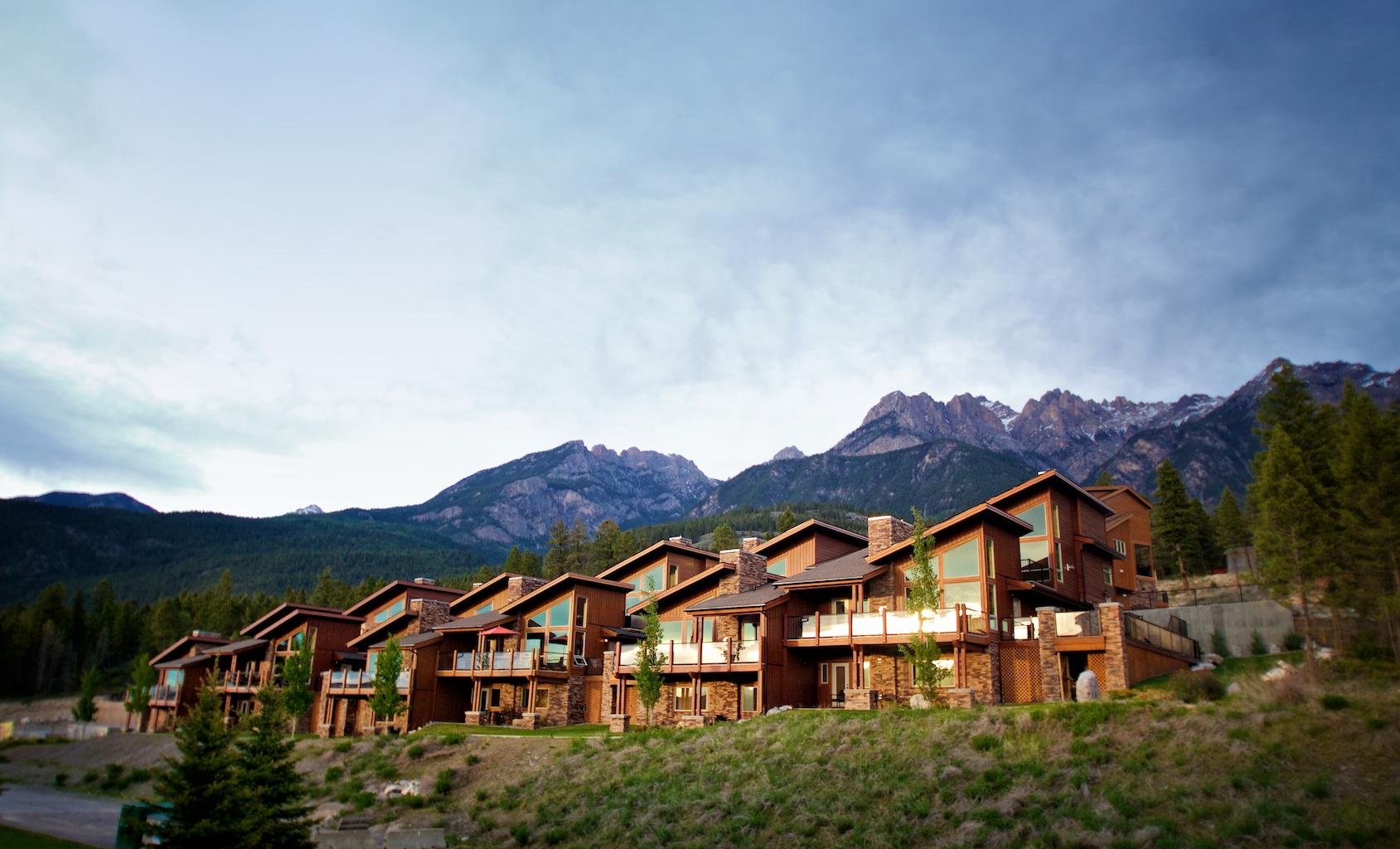 Residences 3 bedroom Bugaboo plus condo: Unit 19