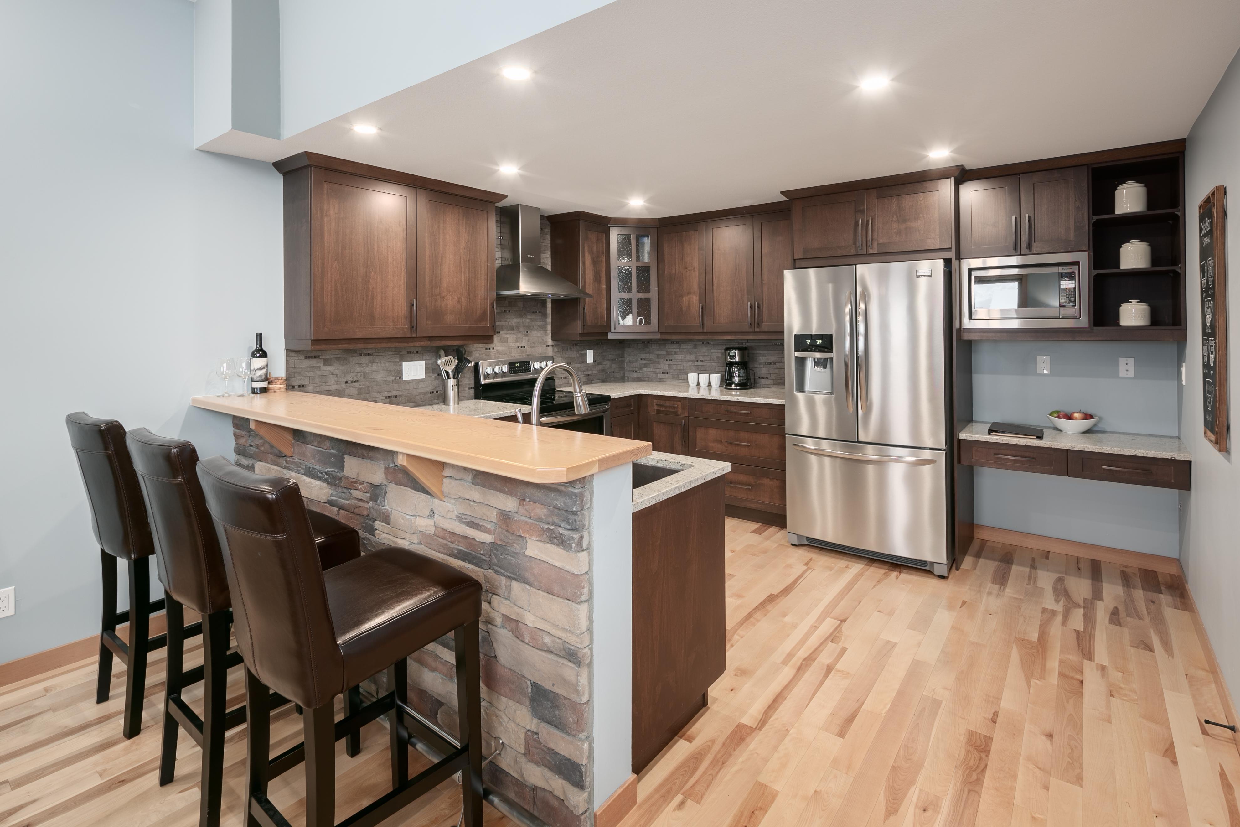 Residences 3 Bedroom Findlay Condo: Unit 08 3