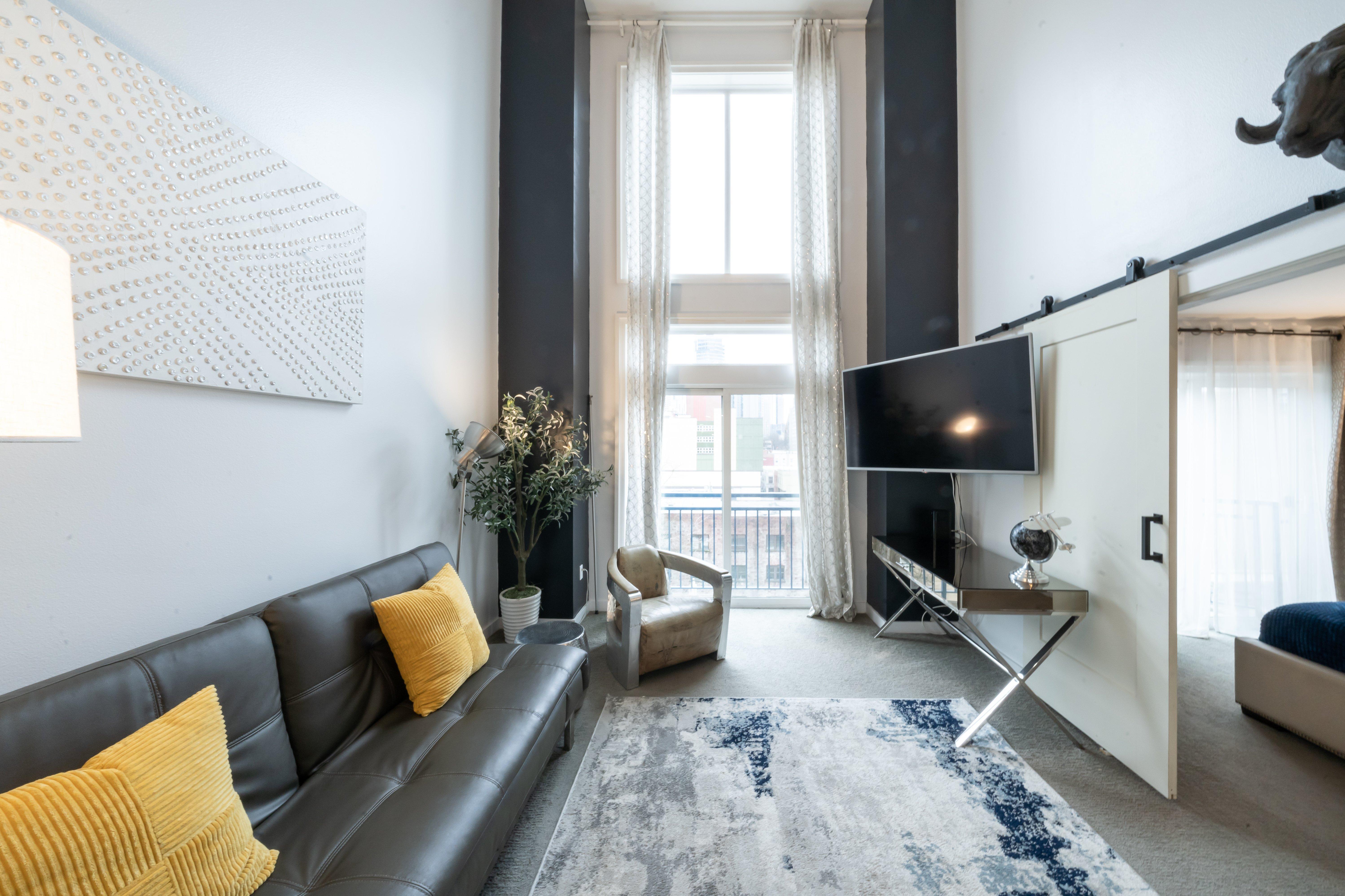 Downtown City Modern Penthouse 2 Story Suite 3