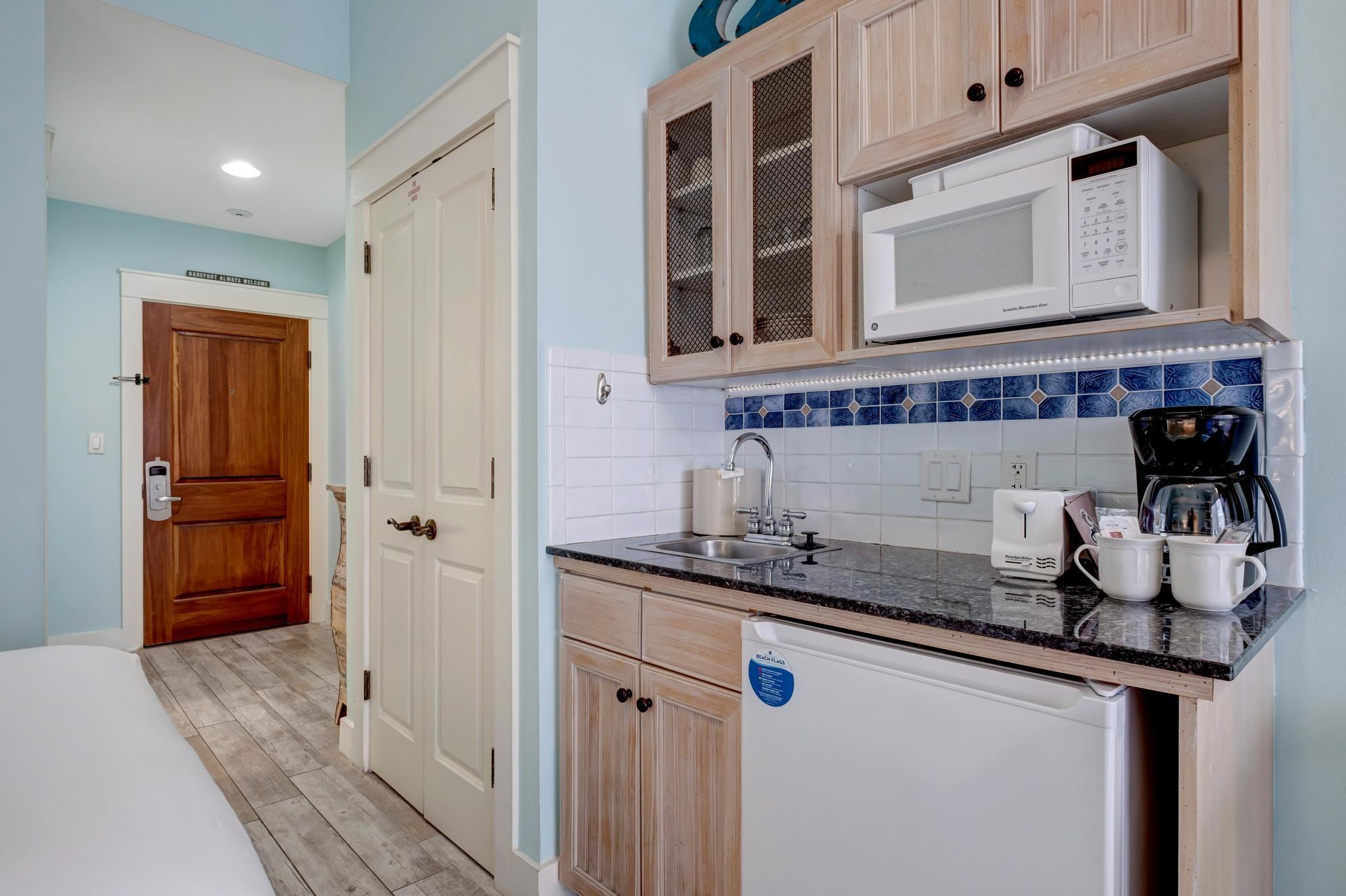 Market Street Studio Retreat: Queen Bed, Sleeper Sofa, and Kitchenette at Sandestin Golf and Beach Resort! 6