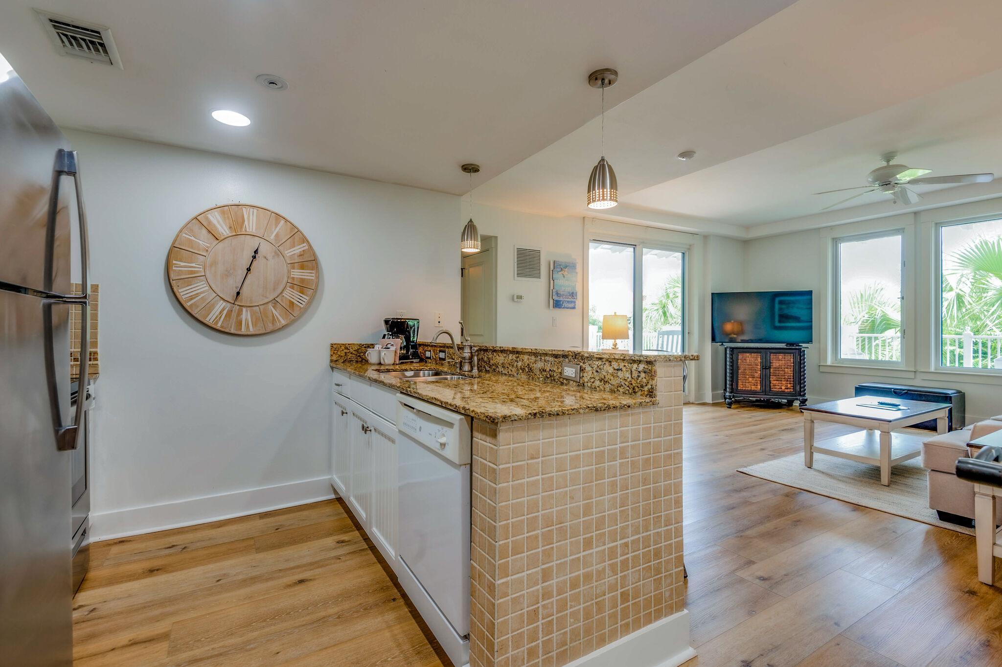 2BD/2BA Suite perfect for a friend or family getaway! Near Village of Baytowne Wharf 3