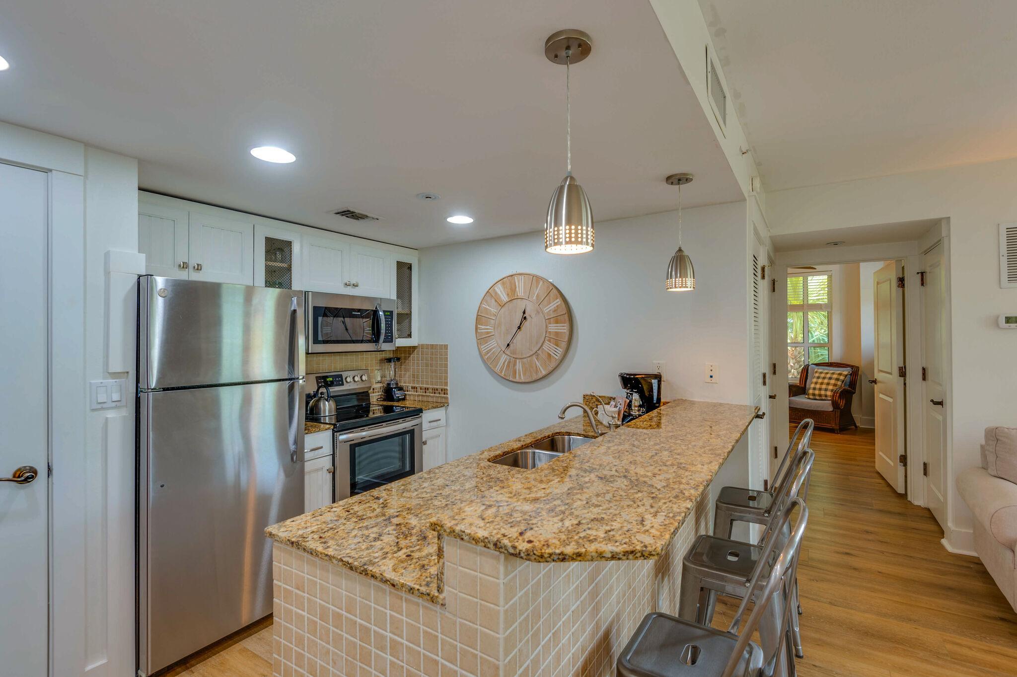 2BD/2BA Suite perfect for a friend or family getaway! Near Village of Baytowne Wharf 5
