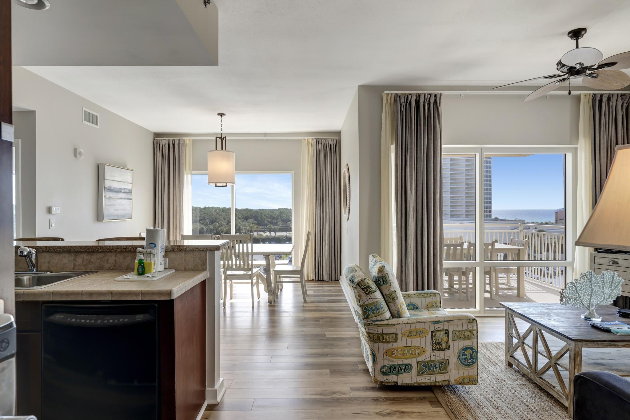 Luau 2-Bedroom Serenity: 2 King Bed 2 Bathroom Retreat with Scenic Views at Sandestin Golf and Beach Resort!