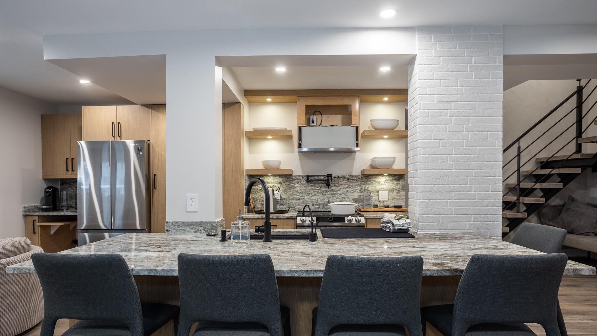 Fantastic Location Spacious 4 Bed, Village Location Shared Hot Tub