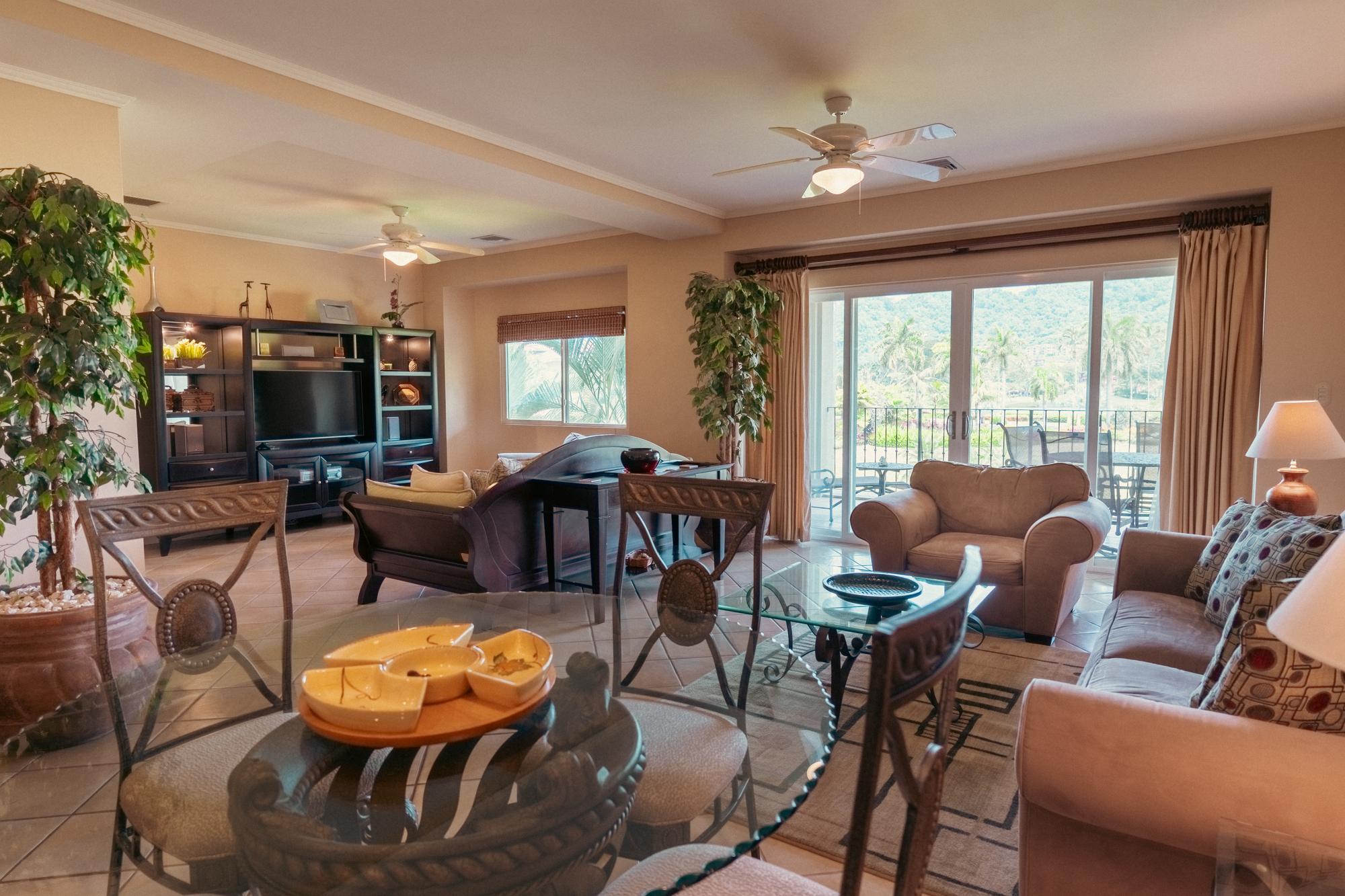 CR Luxury Del Mar 5H 2 Bdrm 2