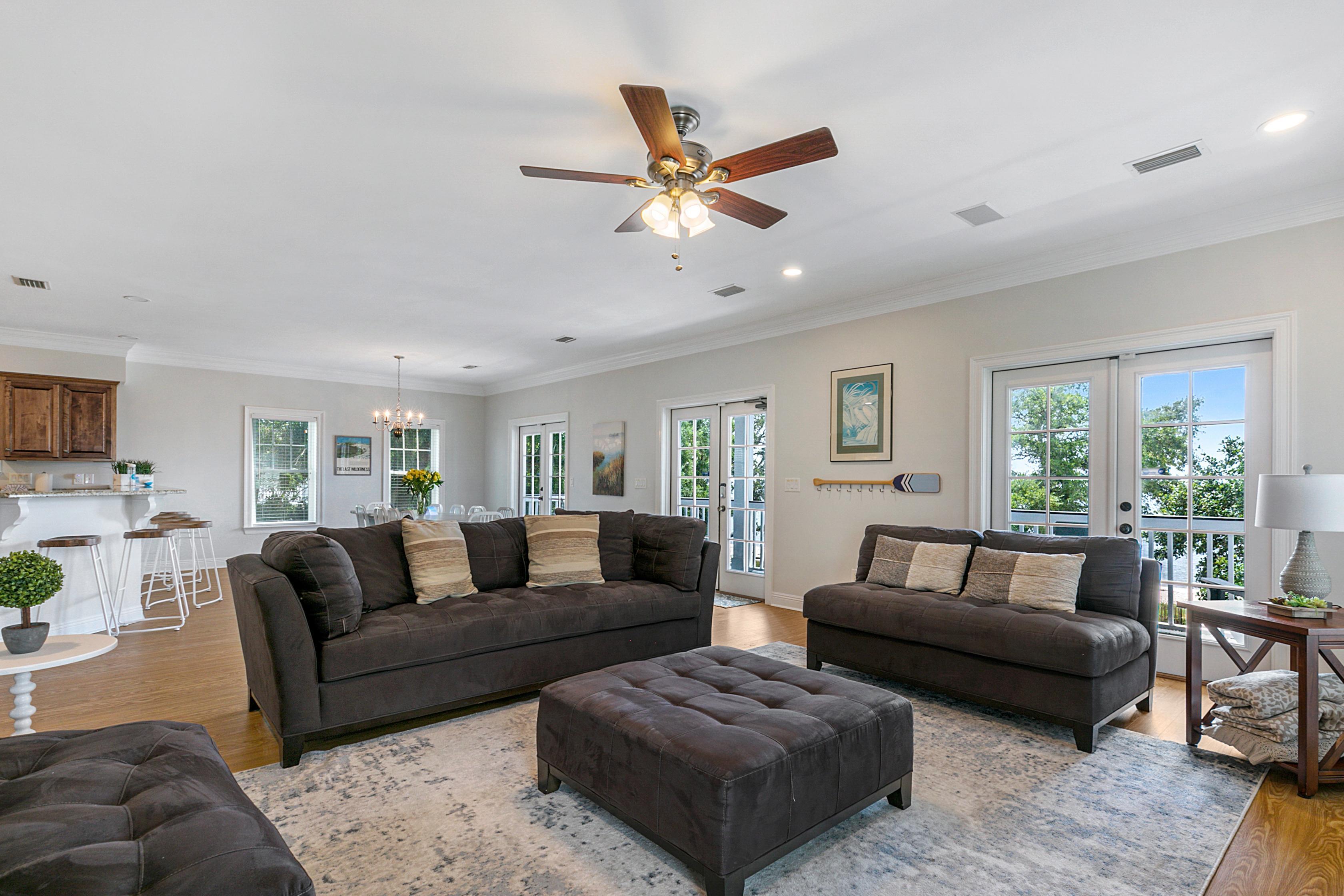 Pelican View Beach House - Private Beach!! 2