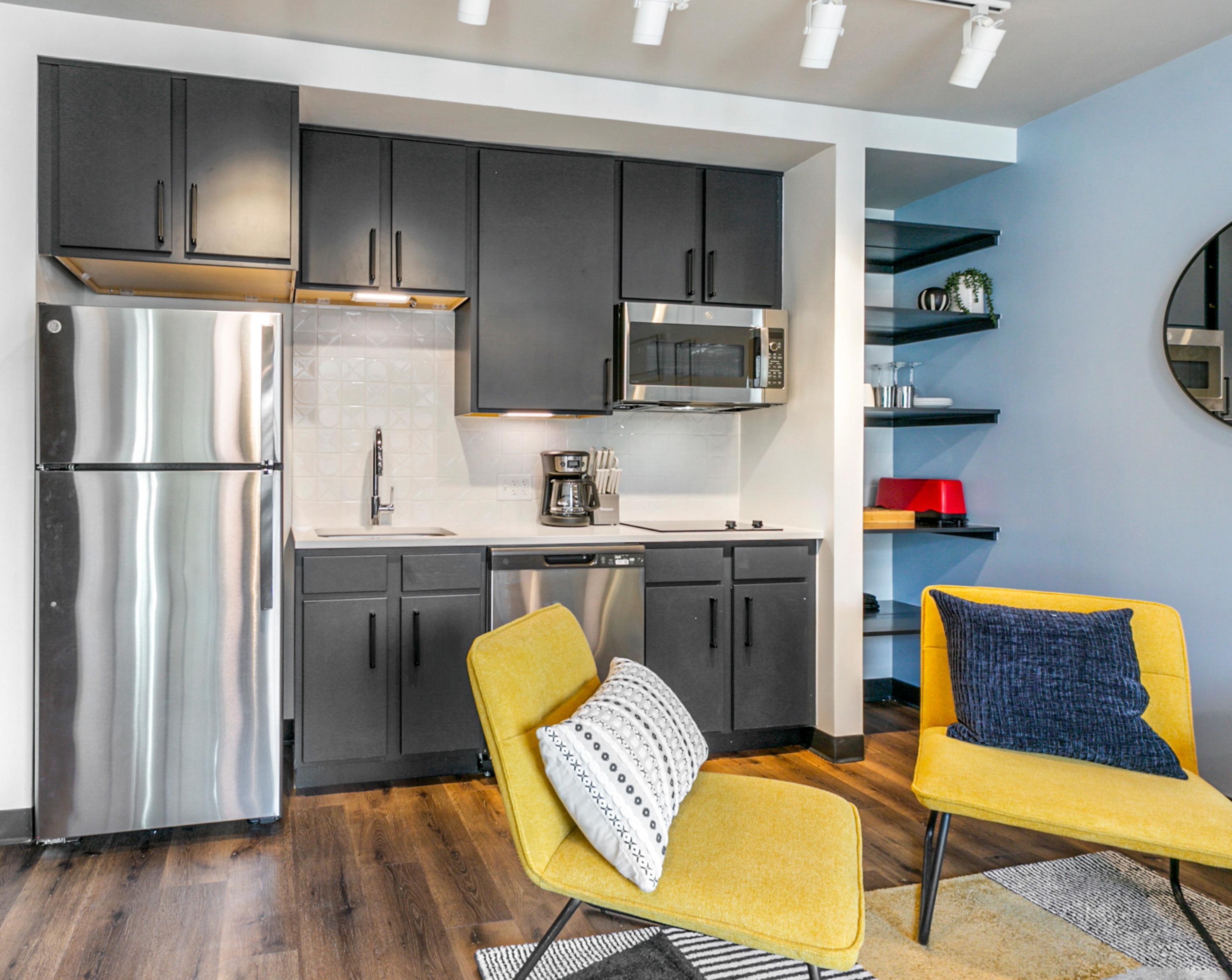 Urban Mirage: 4BR City Oasis with Balcony 3
