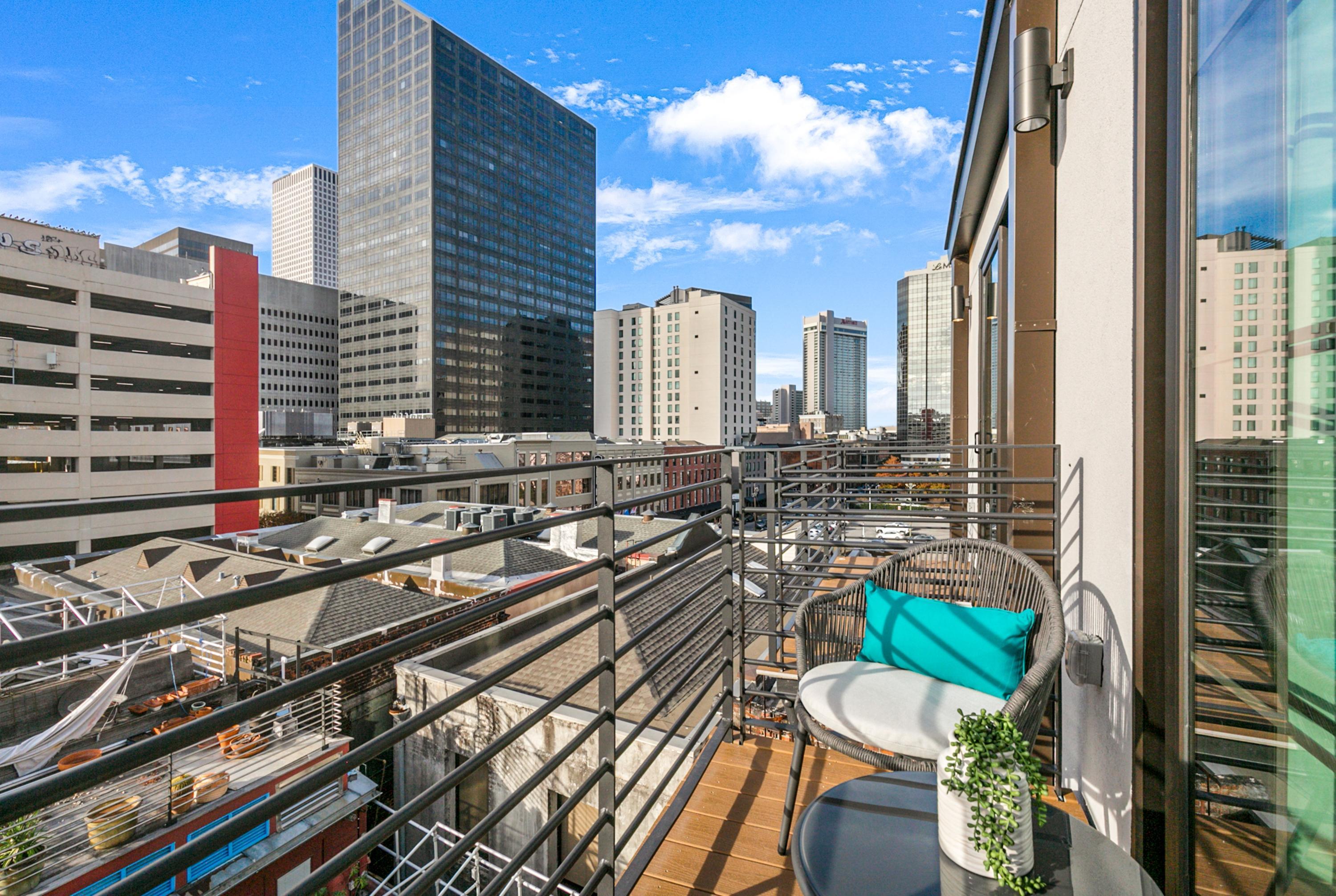 Urban Mirage: 4BR City Oasis with Balcony 2