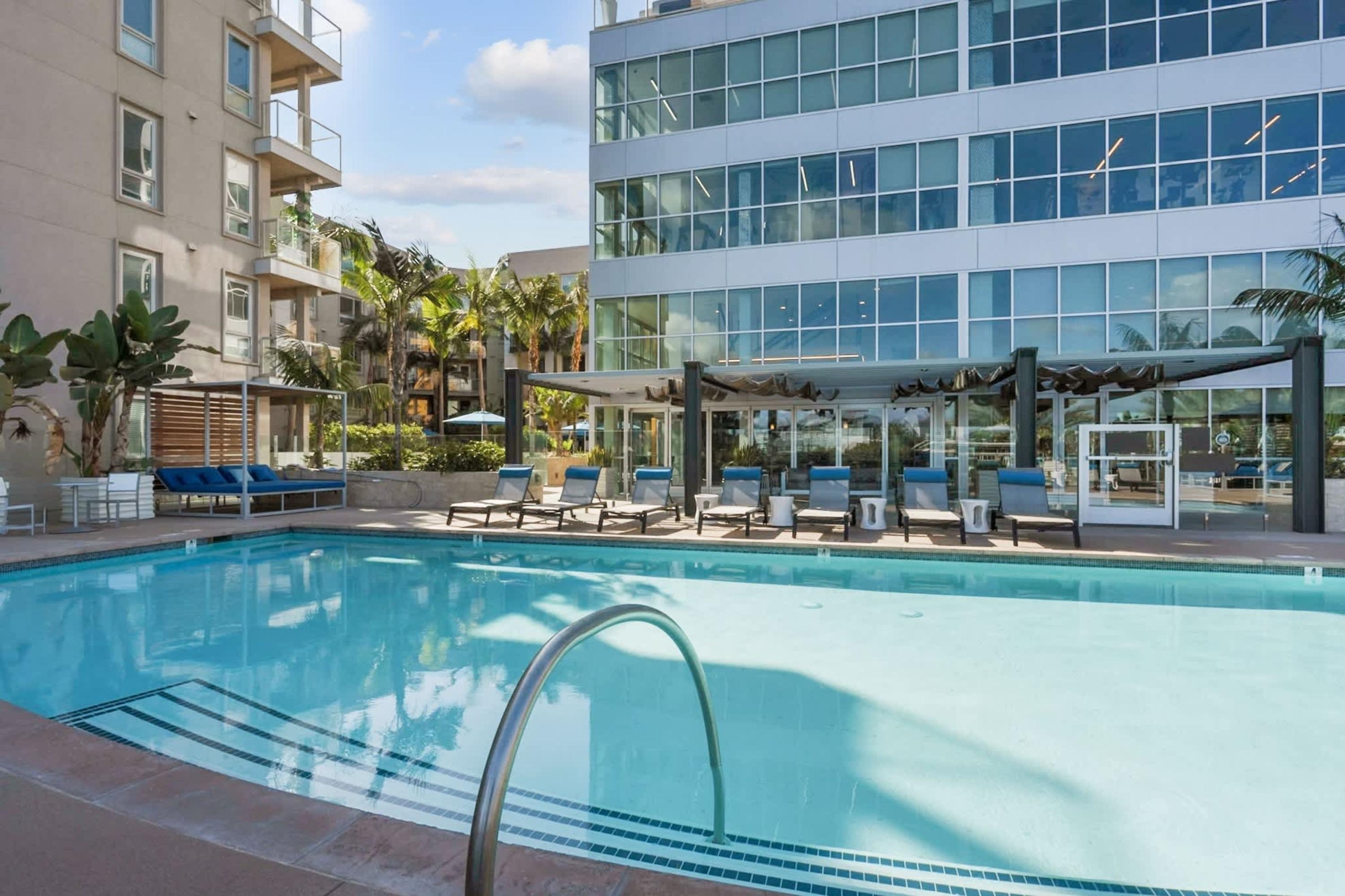 One-Bedroom Retreat with Fitness & Lounge Perks 5
