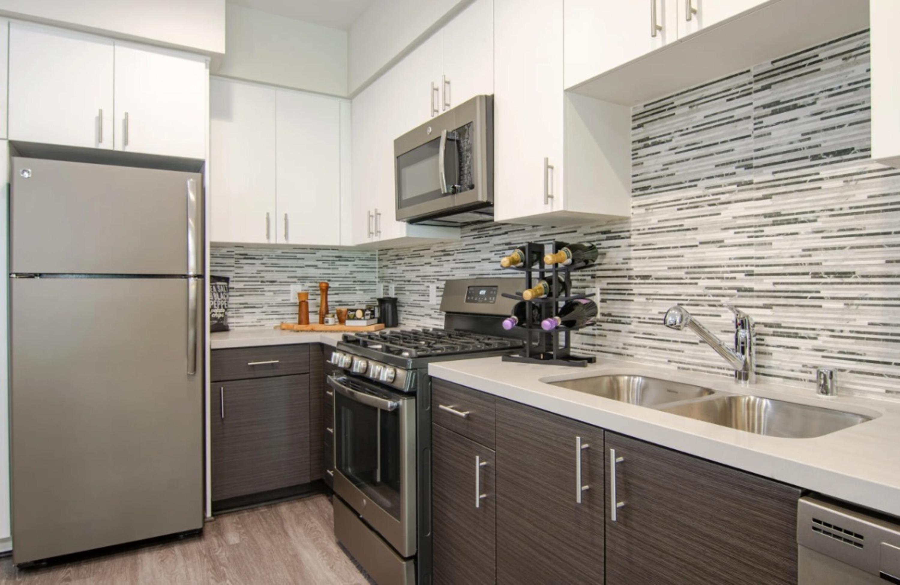 One-Bedroom Retreat with Fitness & Lounge Perks 6