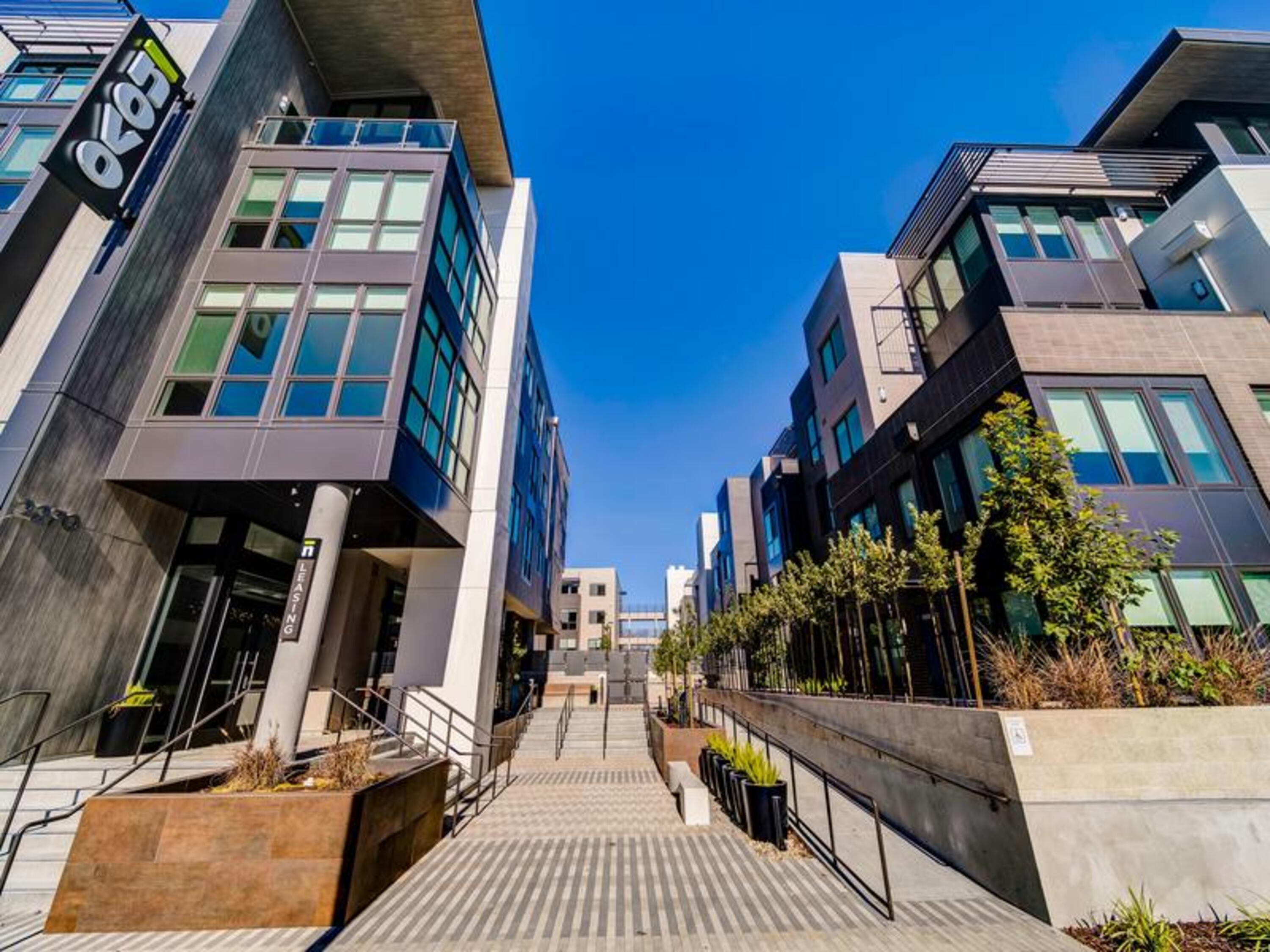 Refined 1BR Condo with Top-Tier Amenities